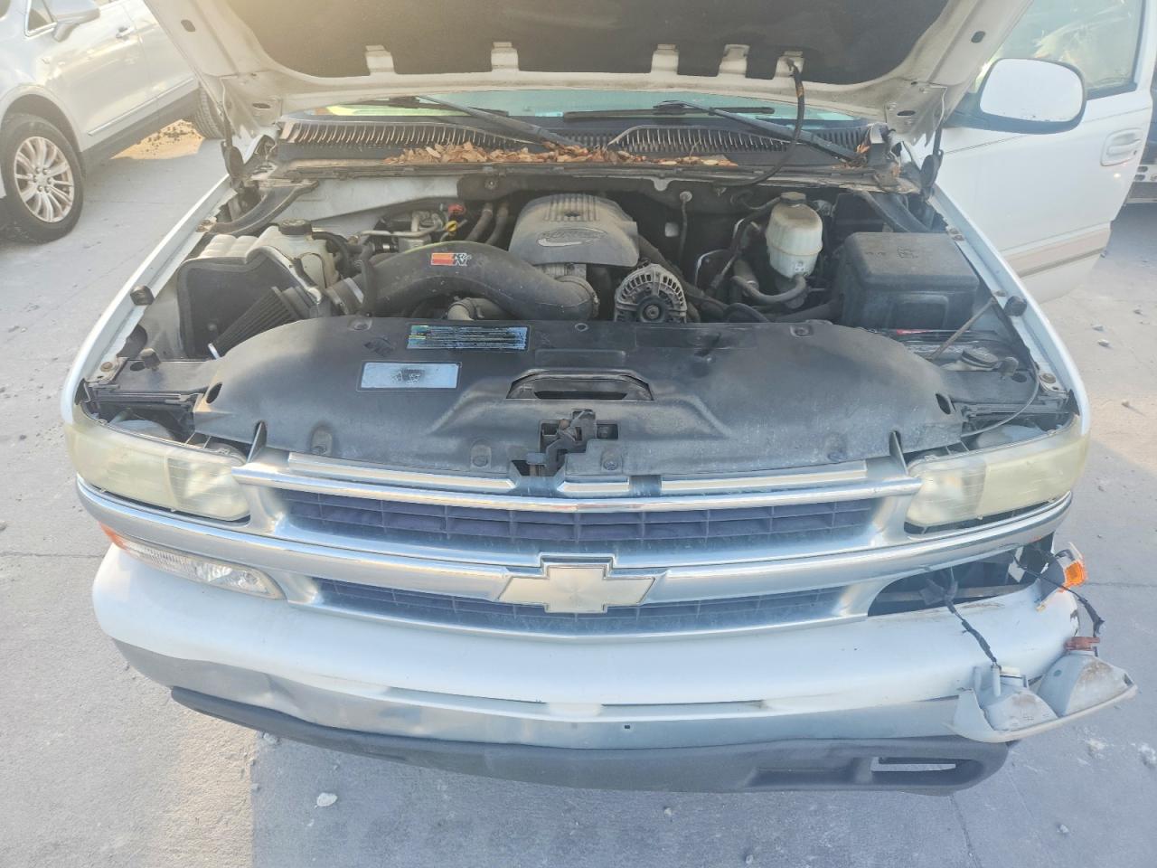 2005 Chevrolet Tahoe C1500 White vin: 1GNEC13T75R218939