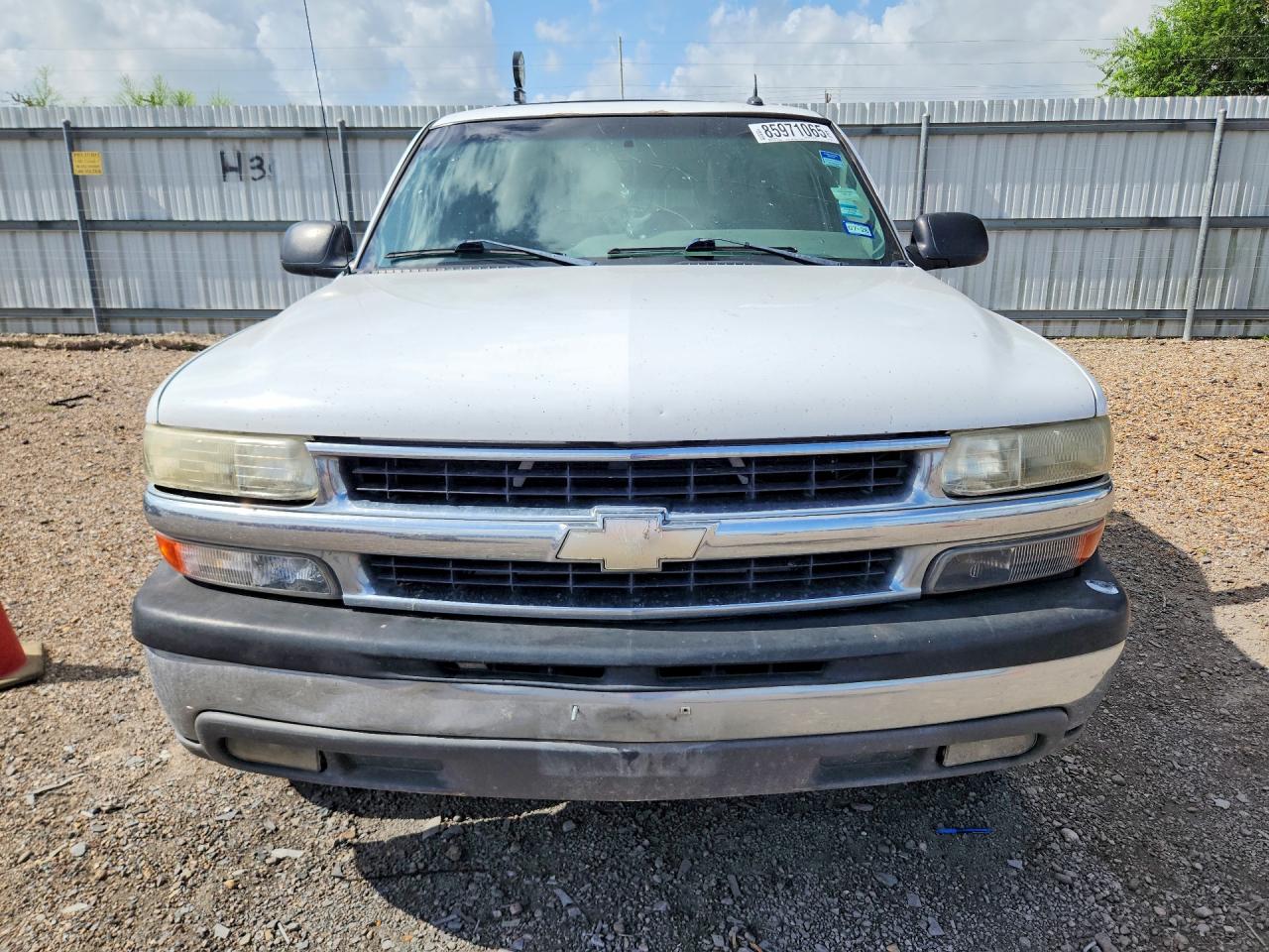 2005 Chevrolet Tahoe C1500 White vin: 1GNEC13T75R252461