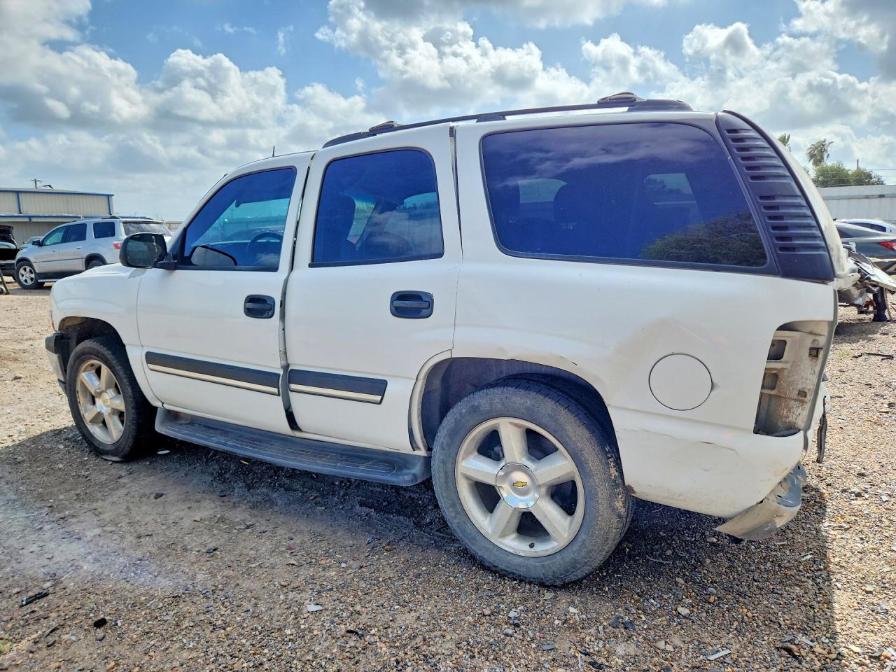 2005 Chevrolet Tahoe C1500 White vin: 1GNEC13T75R252461