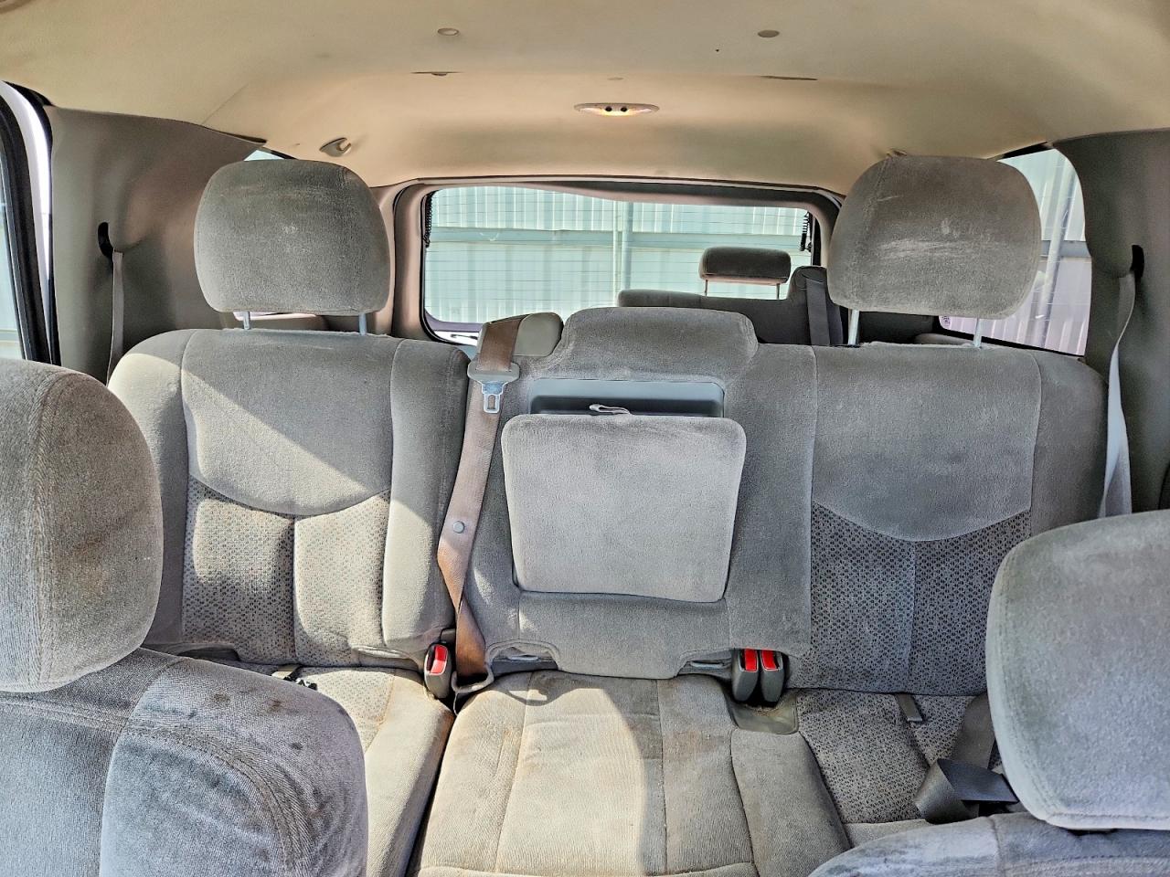 2005 Chevrolet Tahoe C1500 White vin: 1GNEC13T75R252461