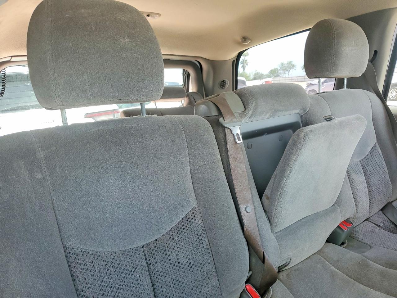 2005 Chevrolet Tahoe C1500 White vin: 1GNEC13T75R252461