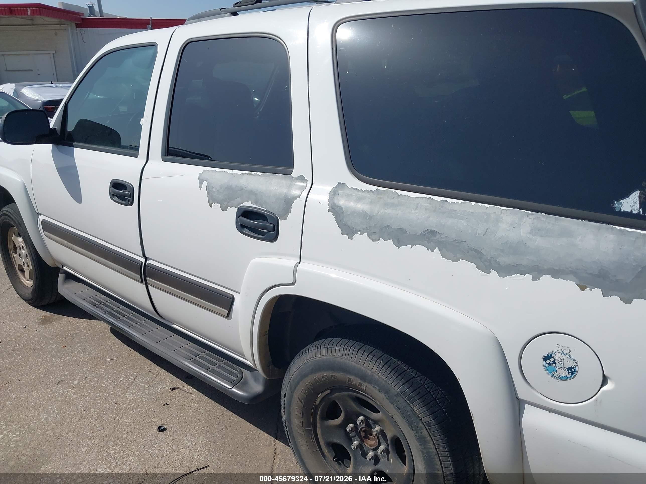 2005 Chevrolet Tahoe Ls White vin: 1GNEC13T75R263170
