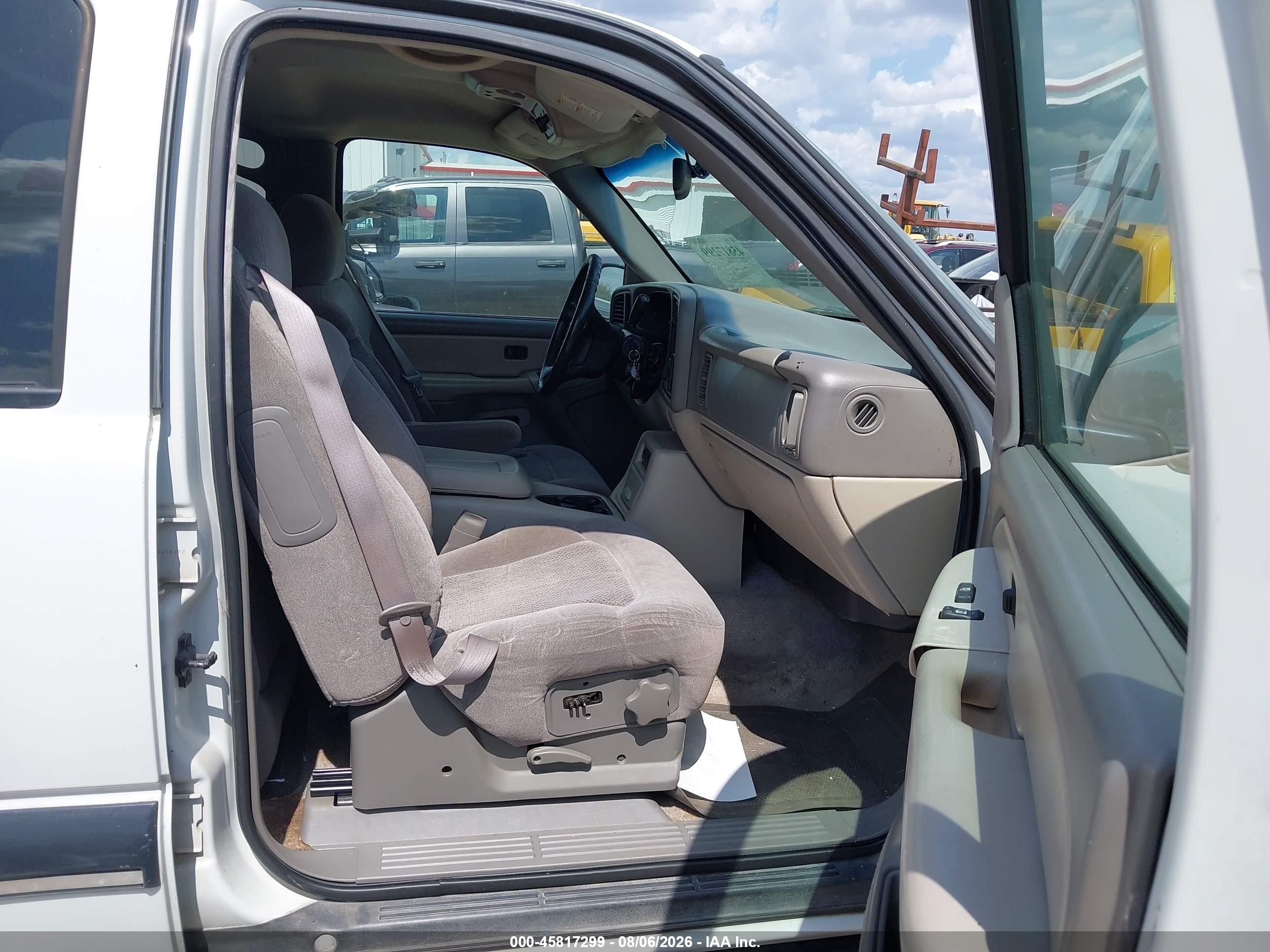 2001 Chevrolet Tahoe C1500 White vin: 1GNEC13T81J143628