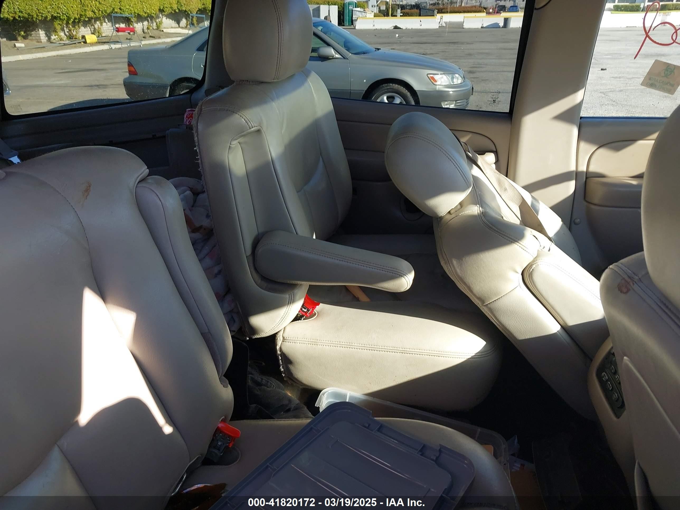2005 Chevrolet Tahoe Lt White vin: 1GNEC13T85R134239