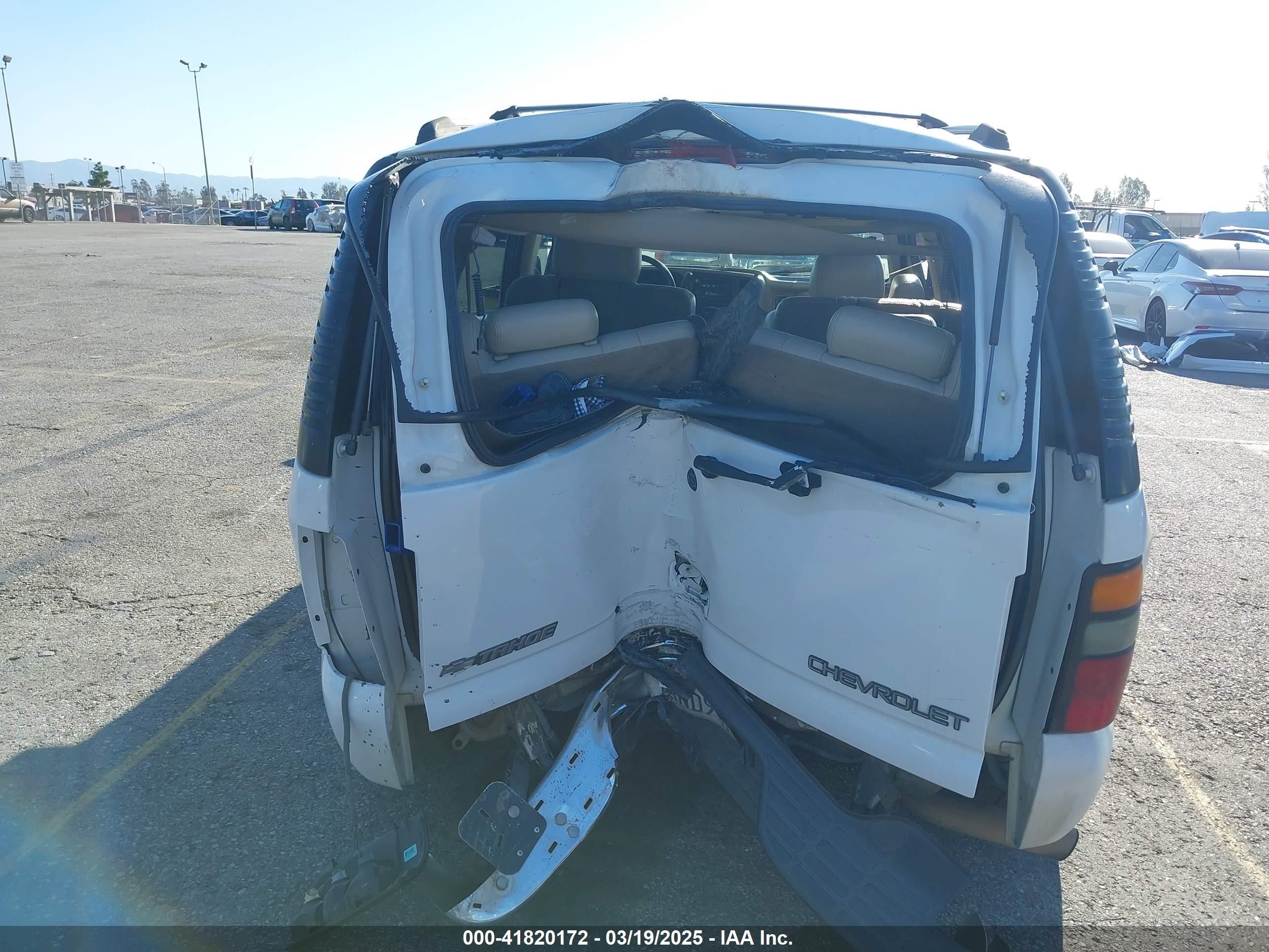 2005 Chevrolet Tahoe Lt White vin: 1GNEC13T85R134239