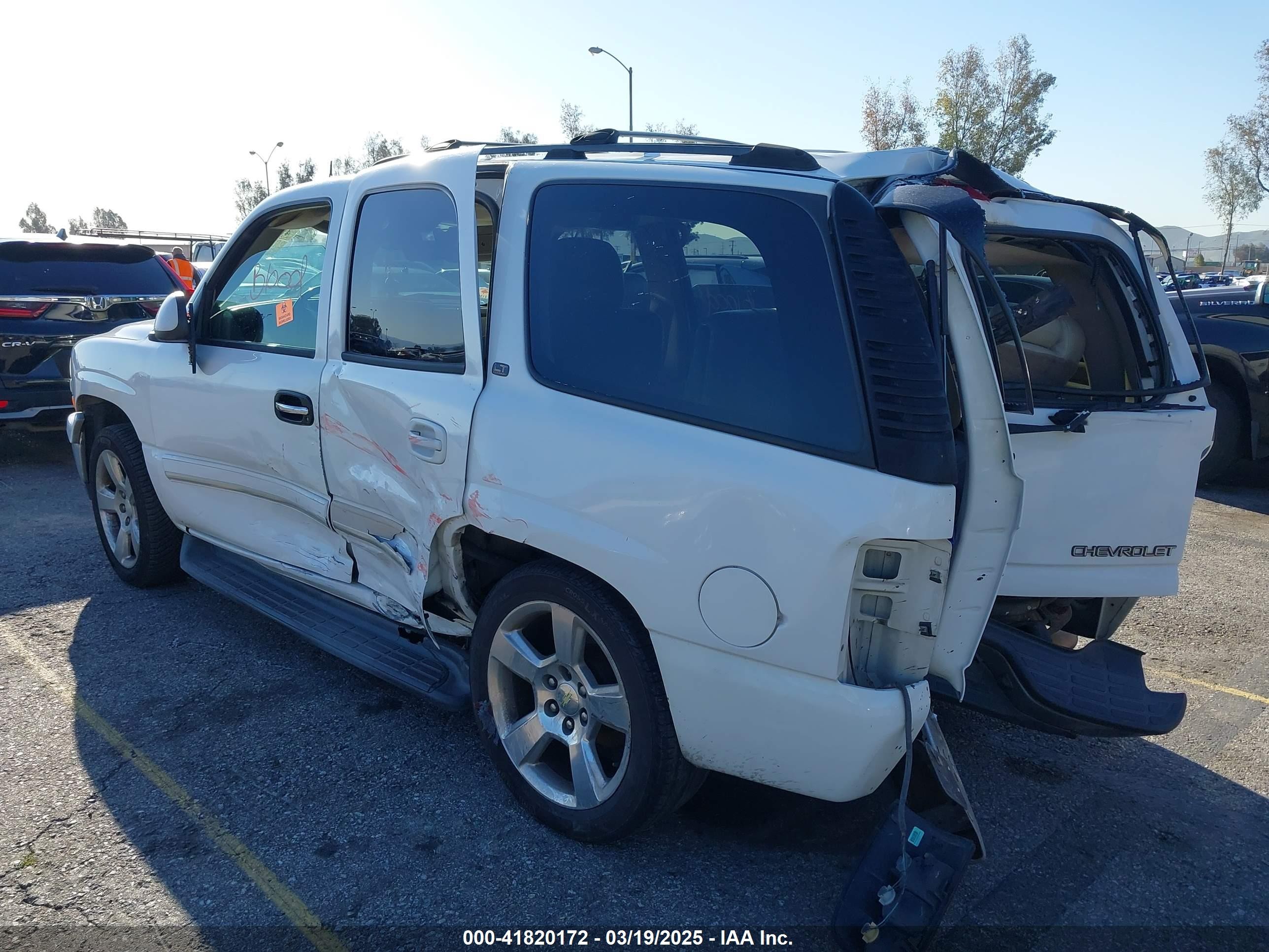 2005 Chevrolet Tahoe Lt White vin: 1GNEC13T85R134239