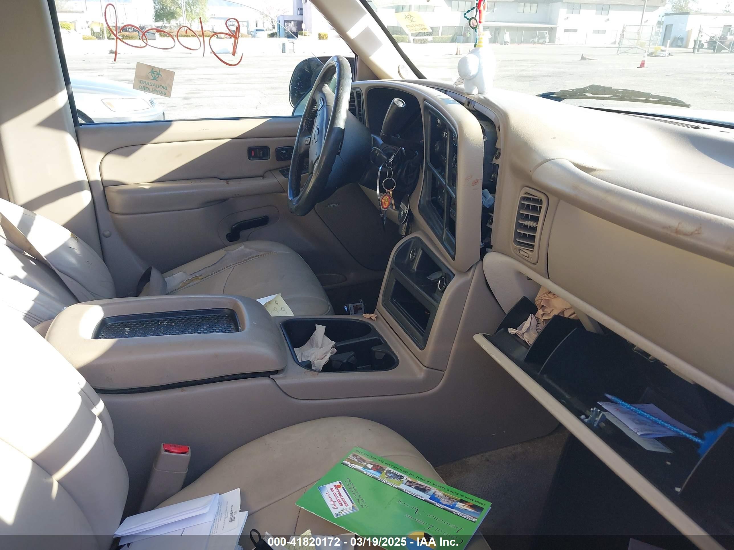 2005 Chevrolet Tahoe Lt White vin: 1GNEC13T85R134239