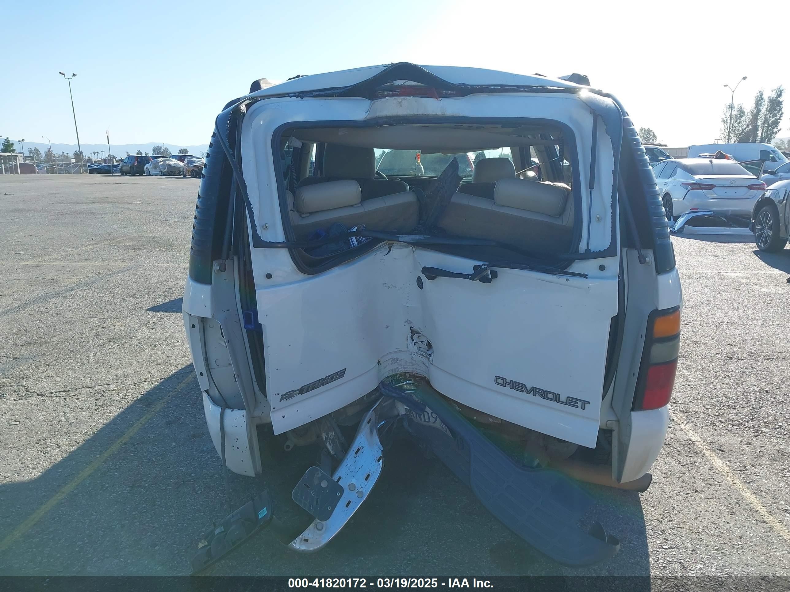 2005 Chevrolet Tahoe Lt White vin: 1GNEC13T85R134239