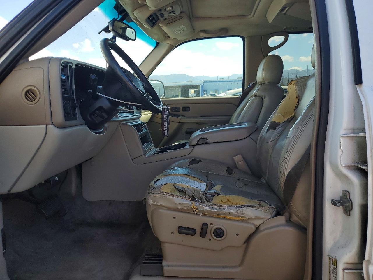 2005 Chevrolet Tahoe White vin: 1GNEC13T85R163692