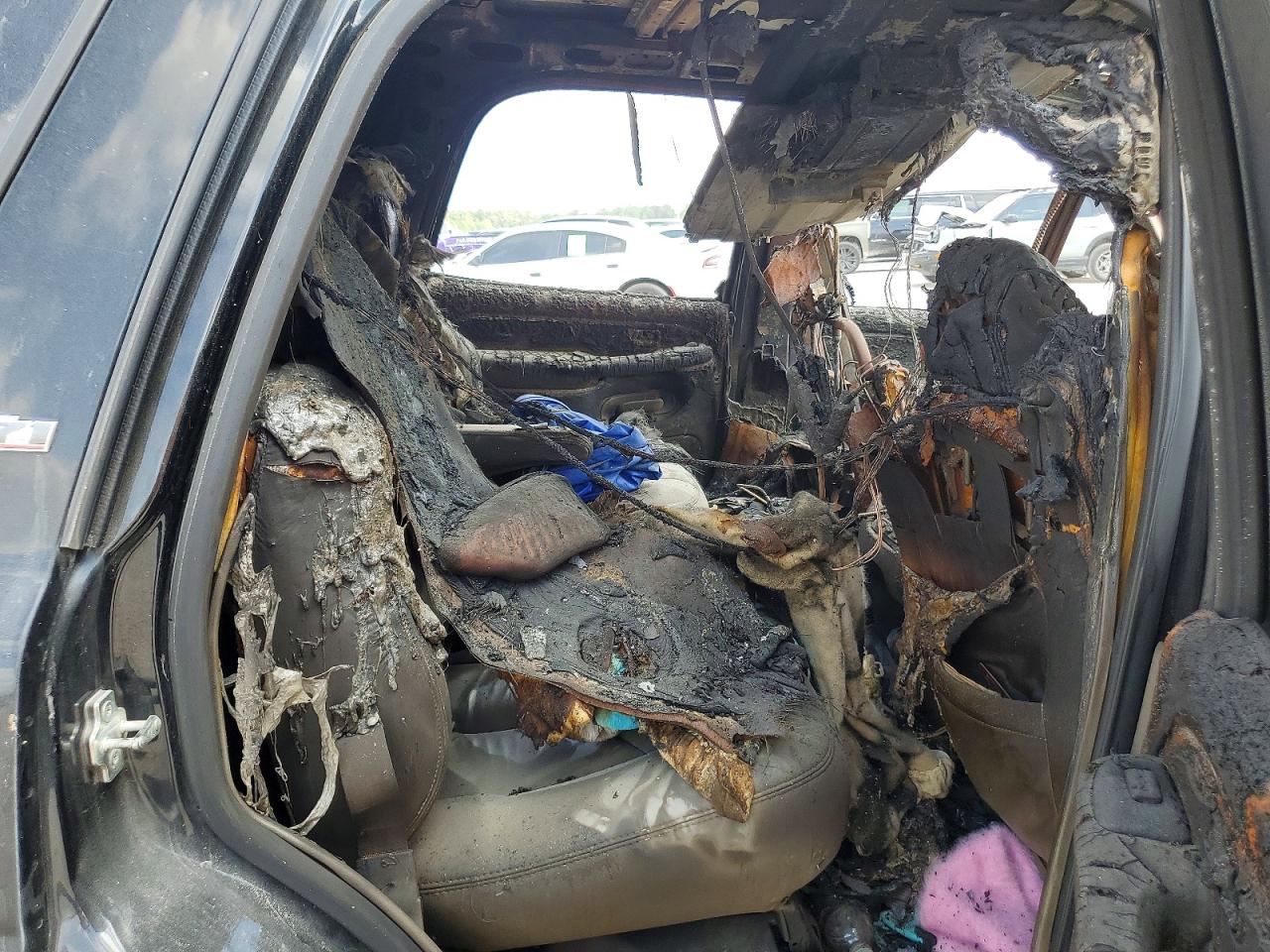 2005 Chevrolet Tahoe C1500 Burn vin: 1GNEC13T85R180279