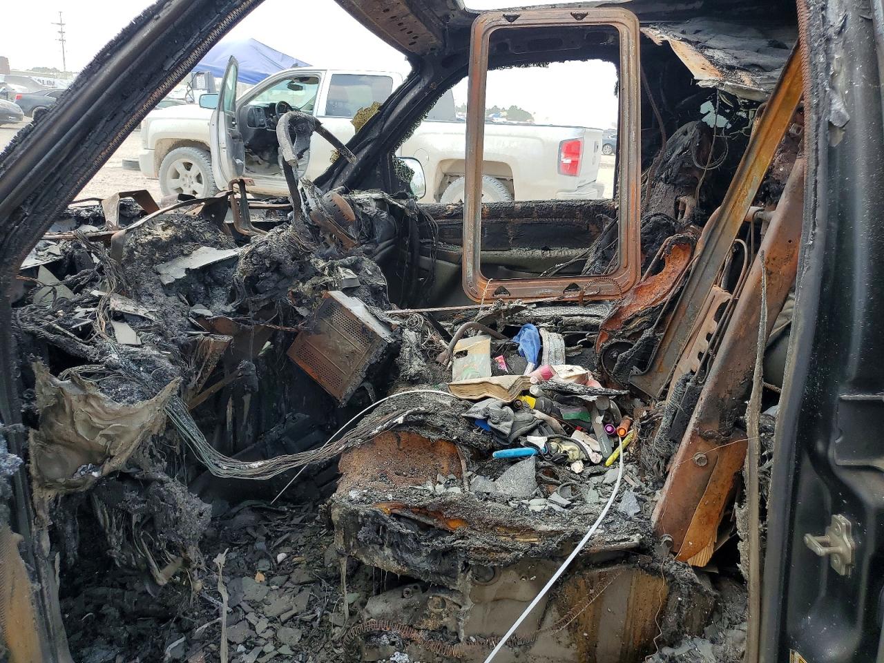 2005 Chevrolet Tahoe C1500 Burn vin: 1GNEC13T85R180279