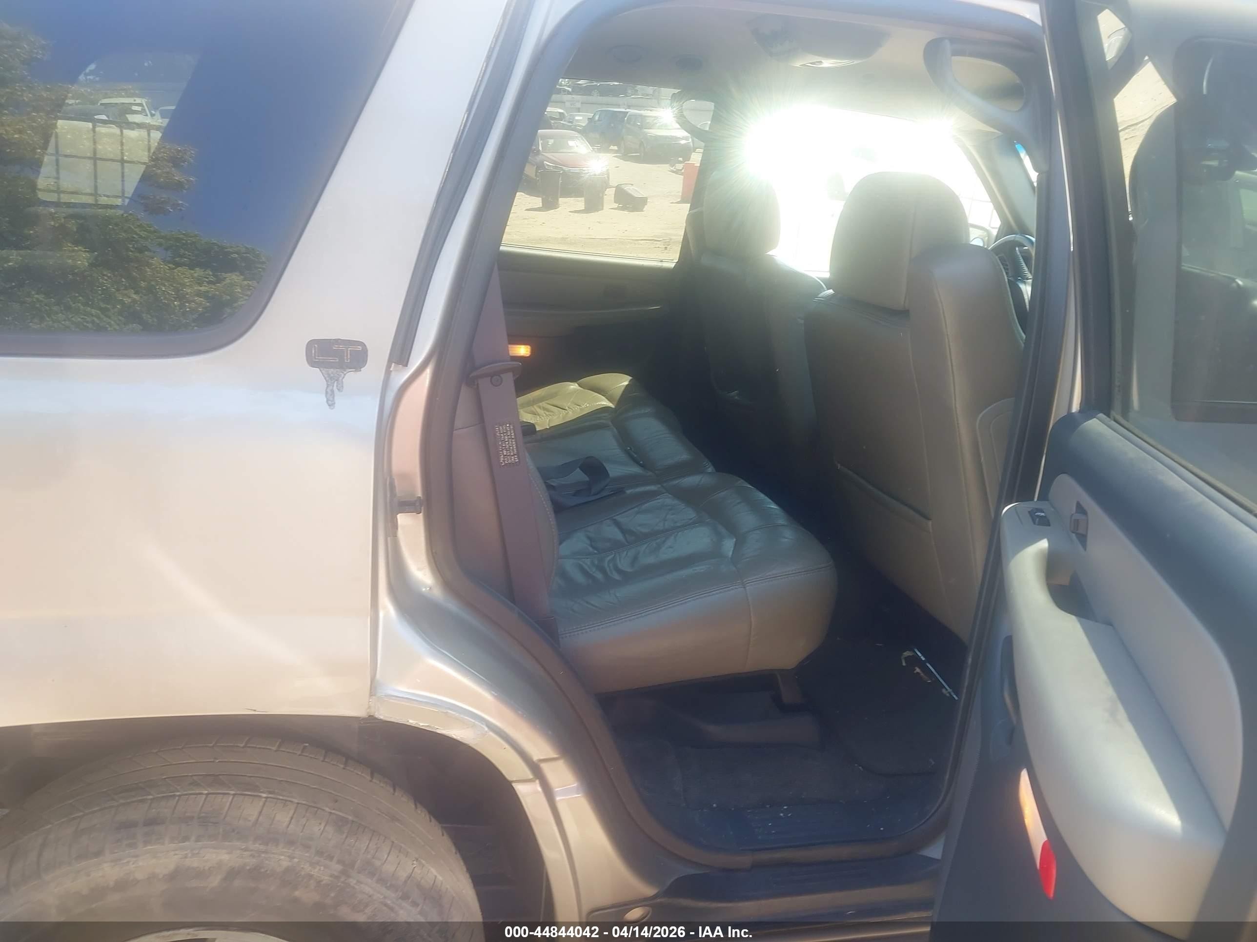 2000 Chevrolet Tahoe All New Lt Champagne vin: 1GNEC13T8YJ103642