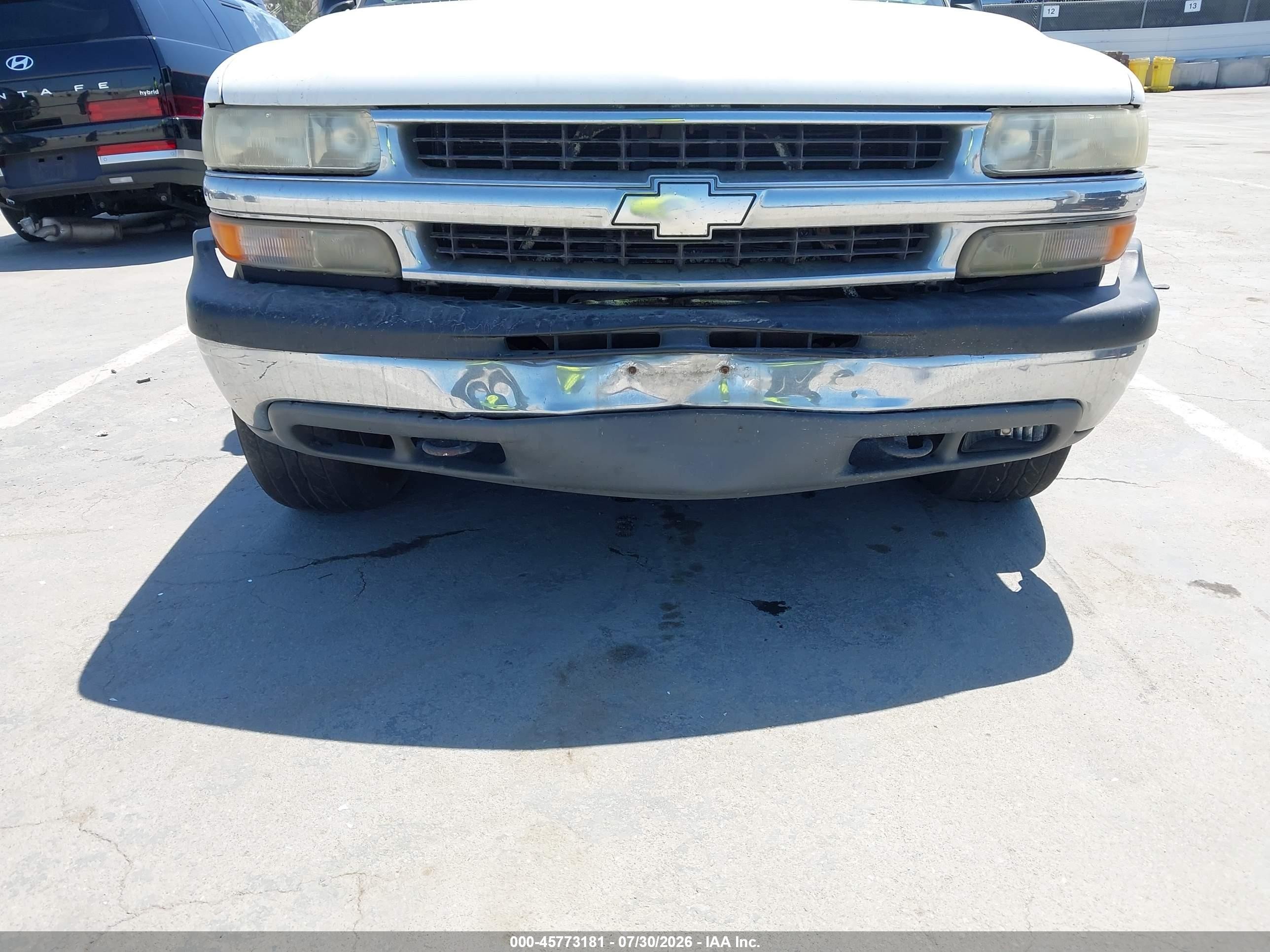 2001 Chevrolet Tahoe Ls White vin: 1GNEC13T91J150281