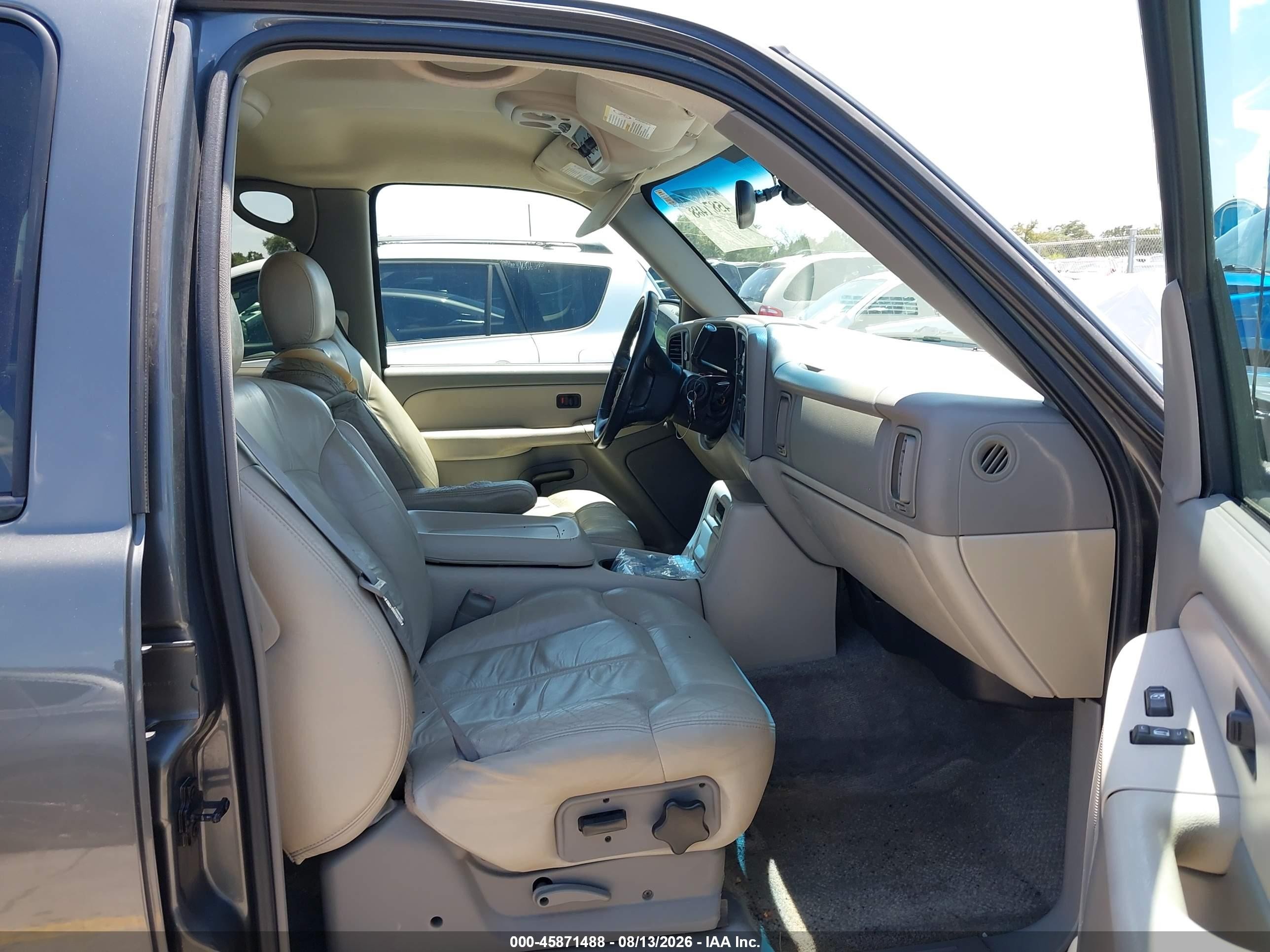 2001 Chevrolet Tahoe Ls Серебряный vin: 1GNEC13T91R160200