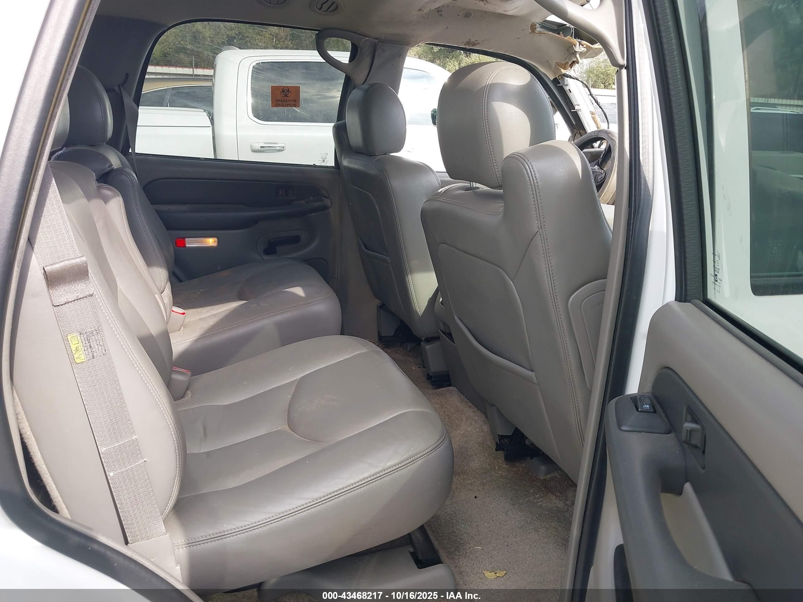 2003 Chevrolet Tahoe Lt Белый vin: 1GNEC13T93R278220
