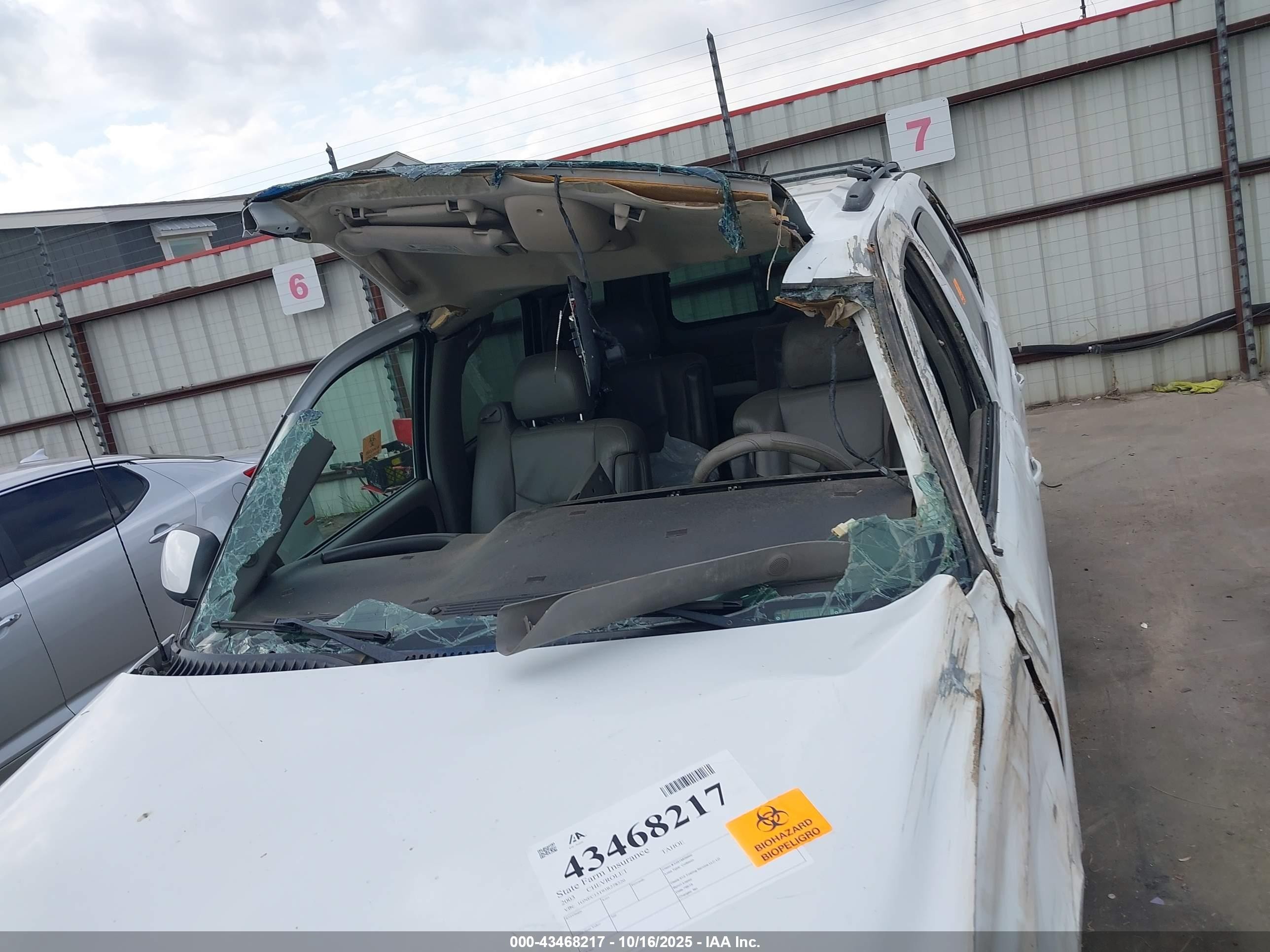 2003 Chevrolet Tahoe Lt Белый vin: 1GNEC13T93R278220