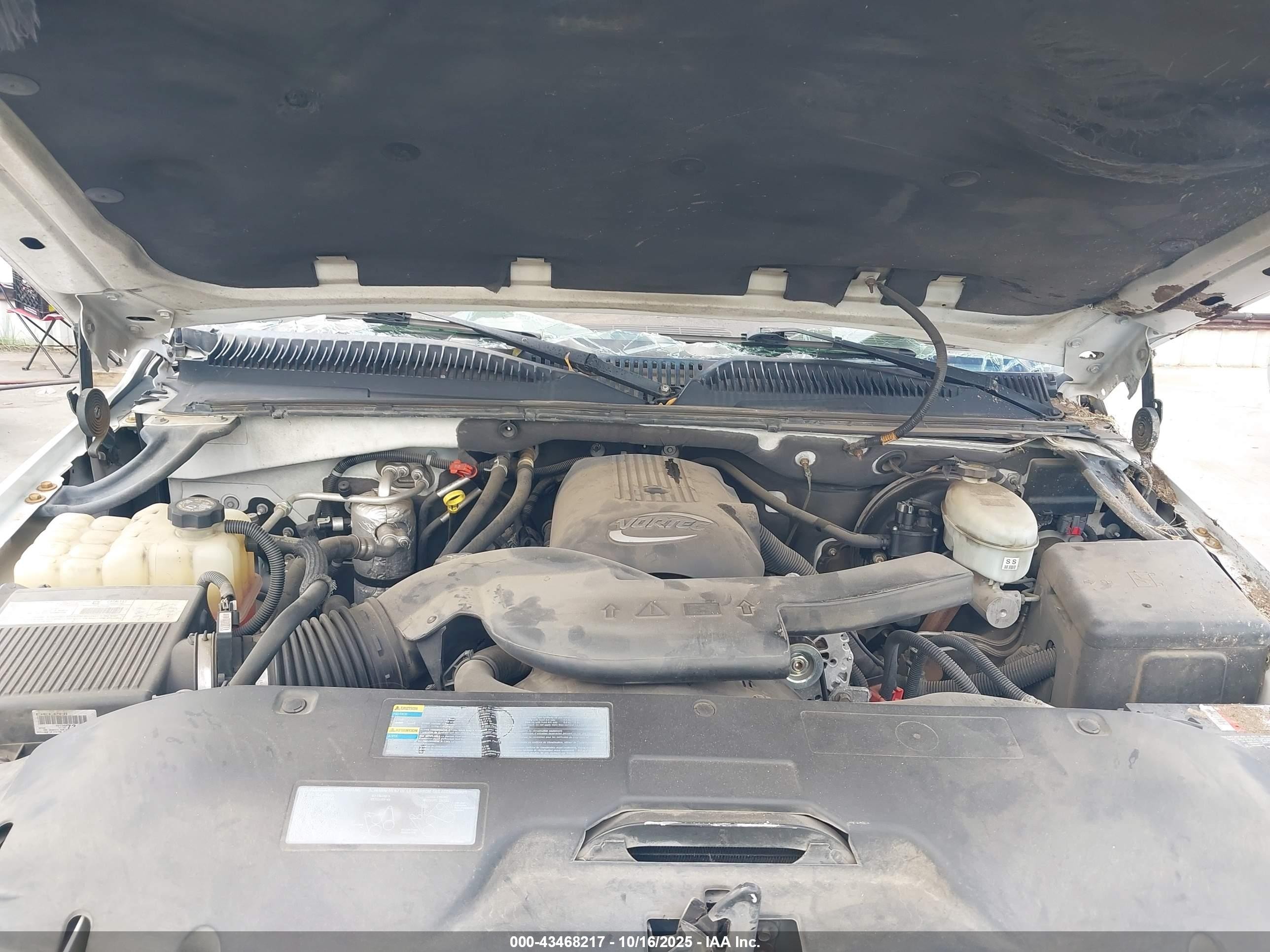 2003 Chevrolet Tahoe Lt Белый vin: 1GNEC13T93R278220