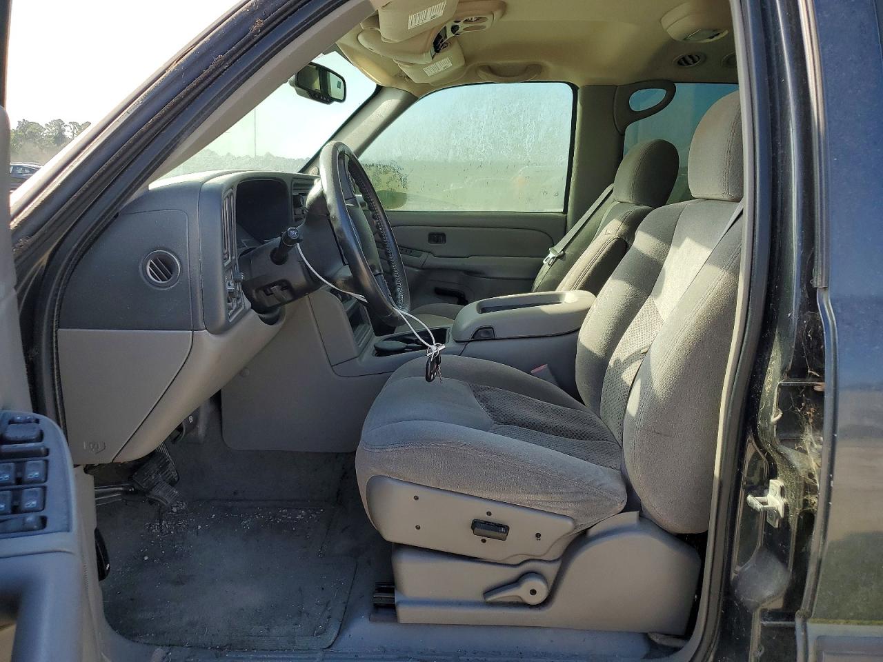 2005 Chevrolet Tahoe C1500 Gray vin: 1GNEC13T95R261887