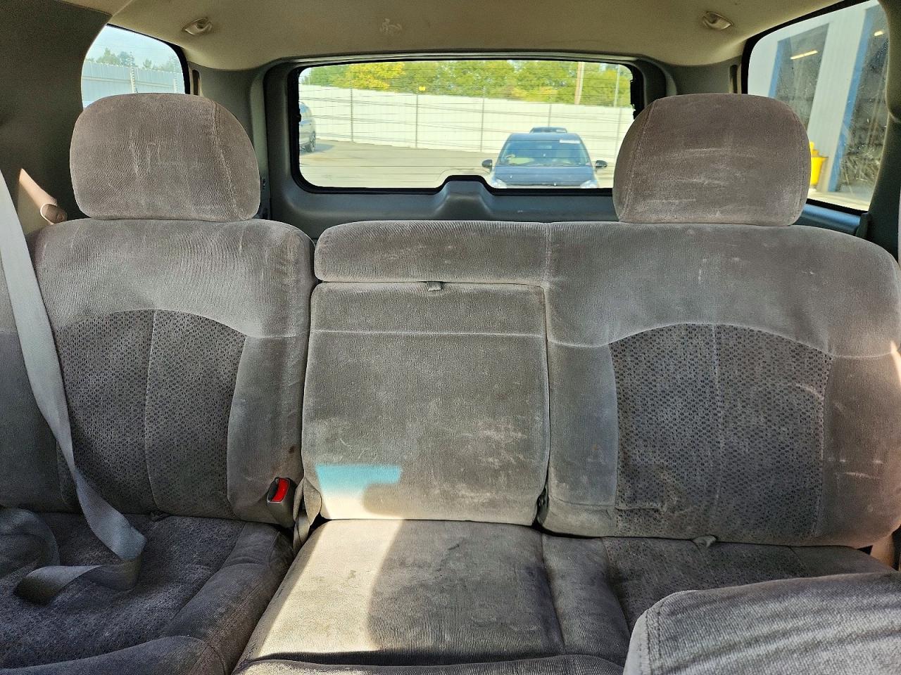 2001 Chevrolet Tahoe C1500 Beige vin: 1GNEC13TX1J111411