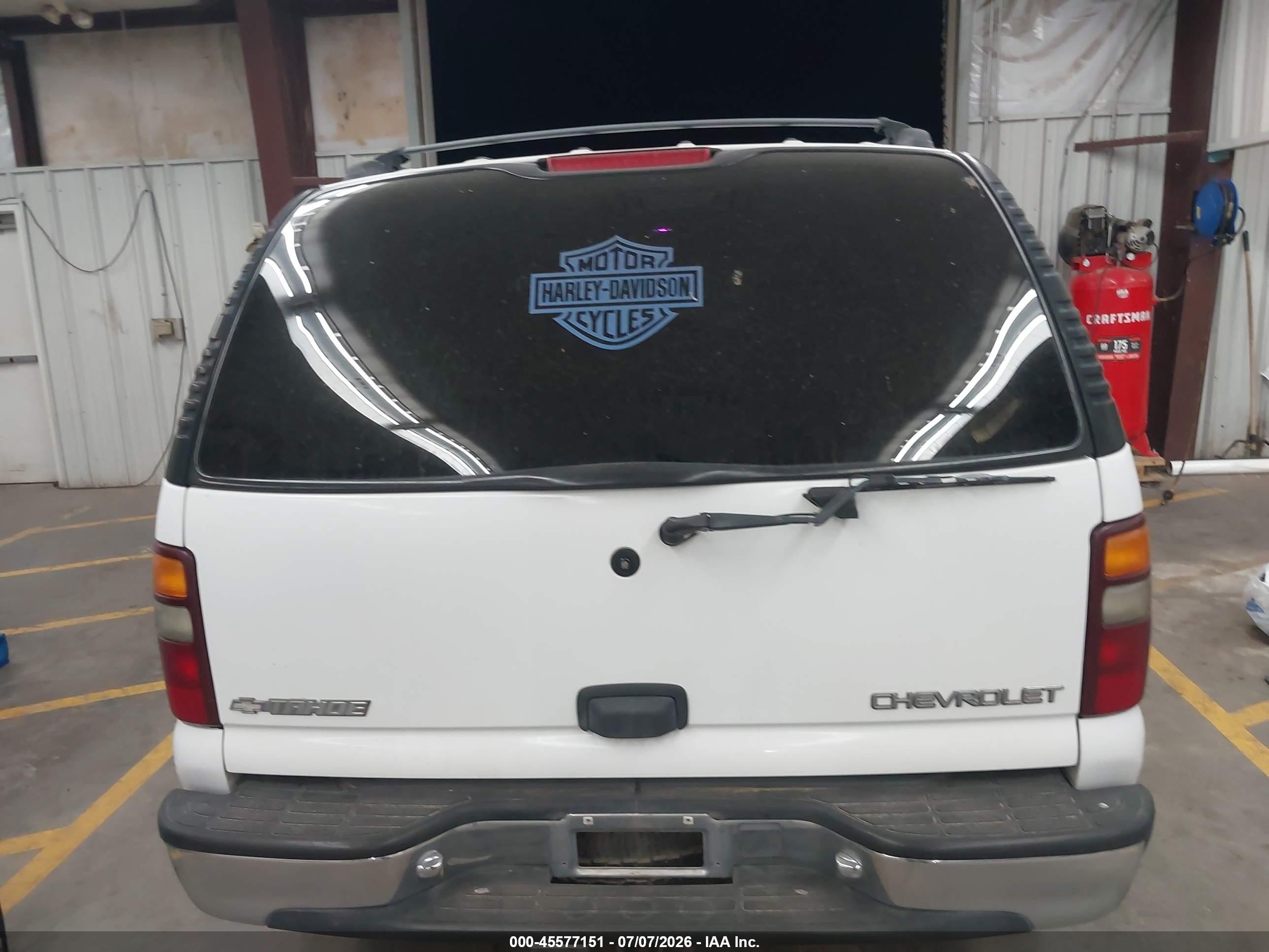 2001 Chevrolet Tahoe Ls White vin: 1GNEC13TX1R227516