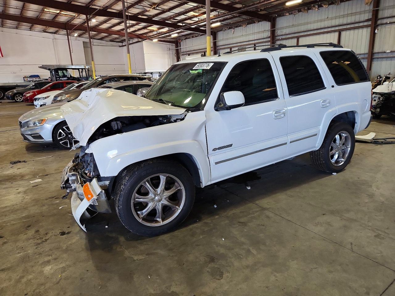 2002 Chevrolet Tahoe C1500 White vin: 1GNEC13TX2R252210