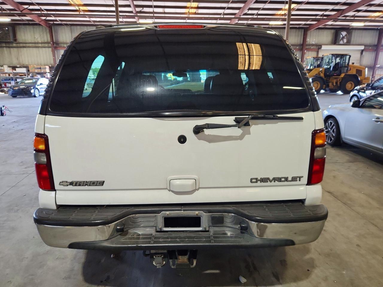 2002 Chevrolet Tahoe C1500 Белый vin: 1GNEC13TX2R252210