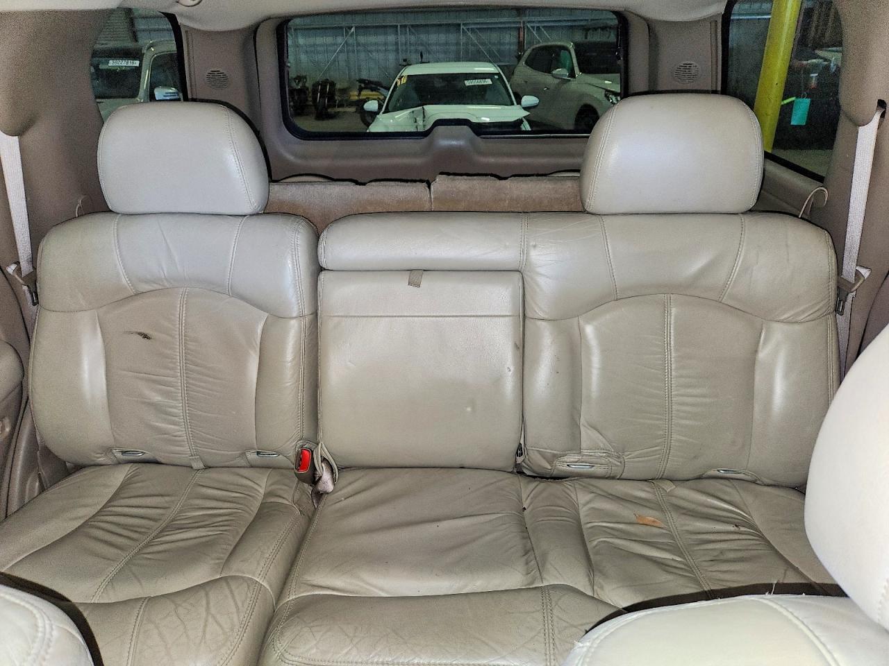 2002 Chevrolet Tahoe C1500 Белый vin: 1GNEC13TX2R252210