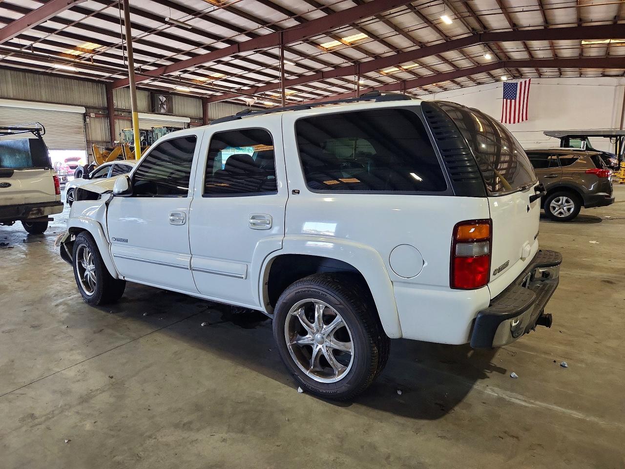 2002 Chevrolet Tahoe C1500 Белый vin: 1GNEC13TX2R252210