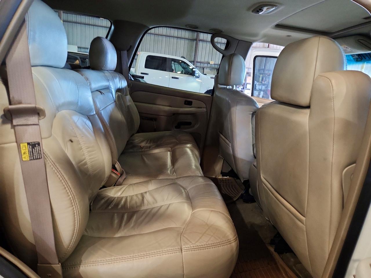 2002 Chevrolet Tahoe C1500 Белый vin: 1GNEC13TX2R252210