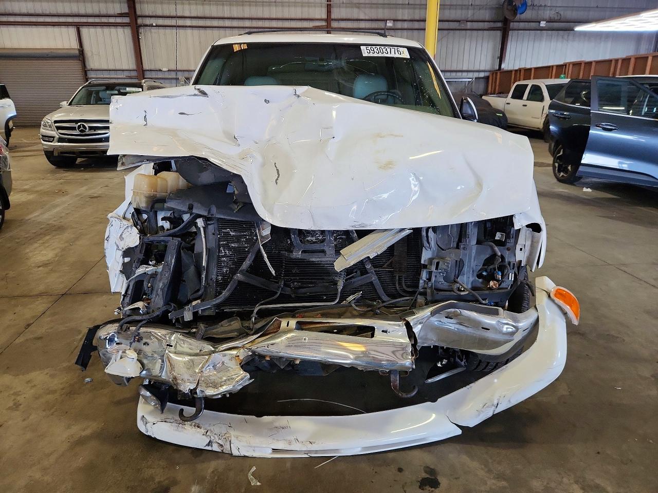 2002 Chevrolet Tahoe C1500 Белый vin: 1GNEC13TX2R252210