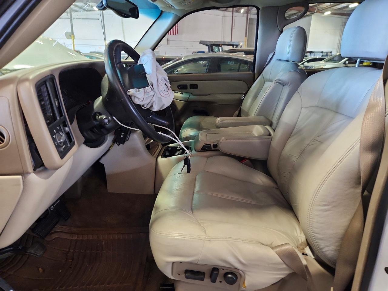 2002 Chevrolet Tahoe C1500 Белый vin: 1GNEC13TX2R252210