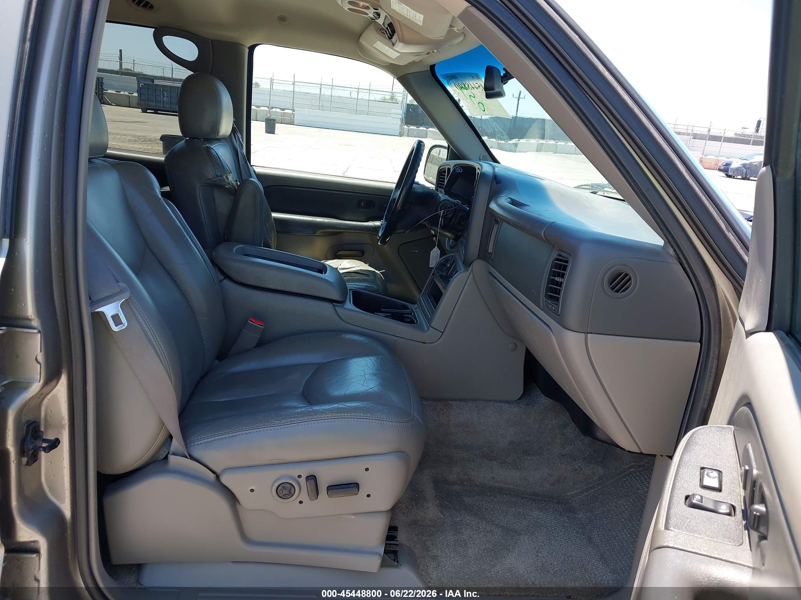 2003 Chevrolet Tahoe Lt Gray vin: 1GNEC13TX3J331070