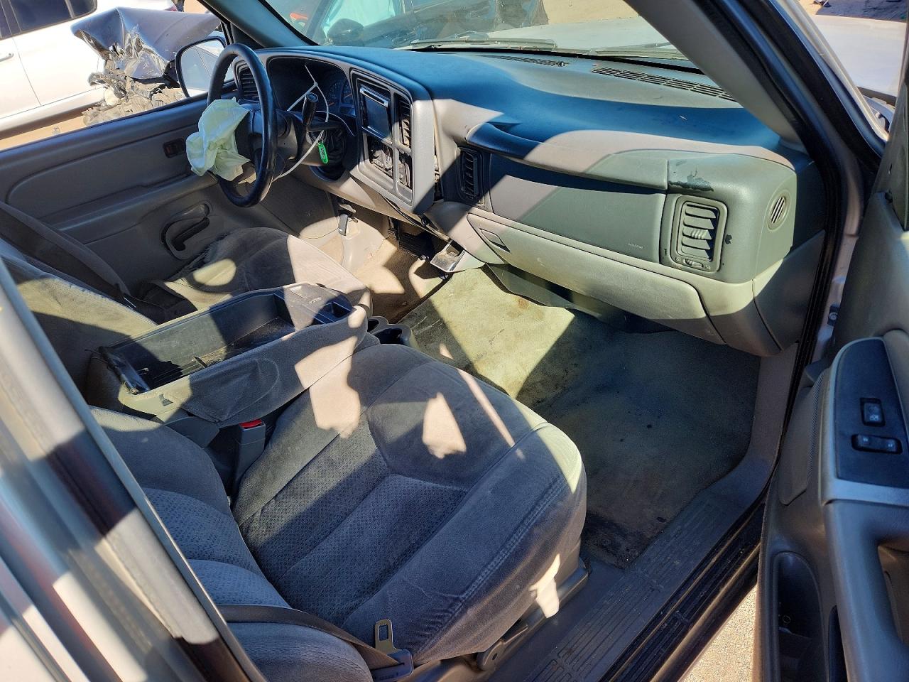 2004 Chevrolet Tahoe C1500 Gray vin: 1GNEC13TX4R312909