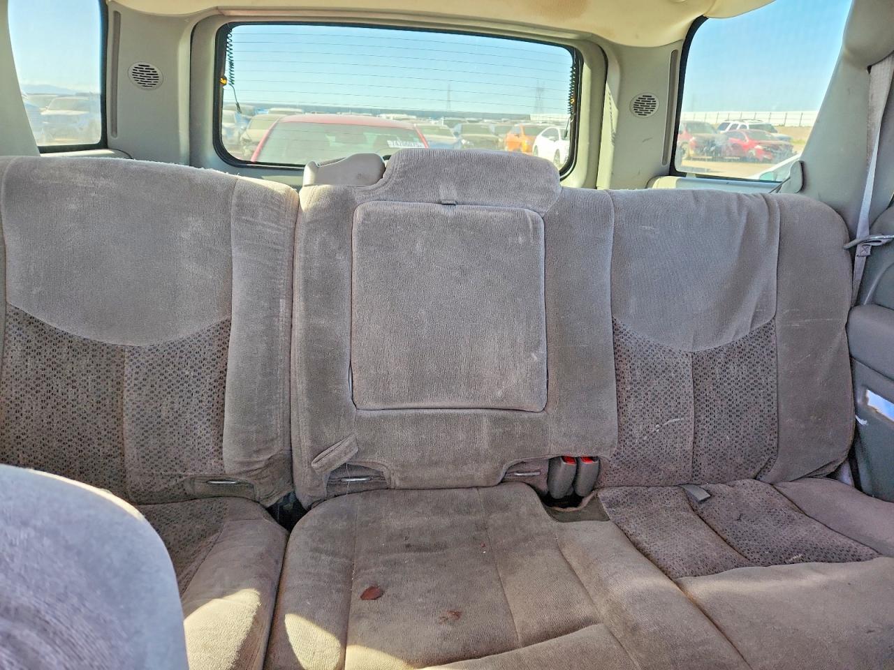 2004 Chevrolet Tahoe C1500 Gray vin: 1GNEC13TX4R312909