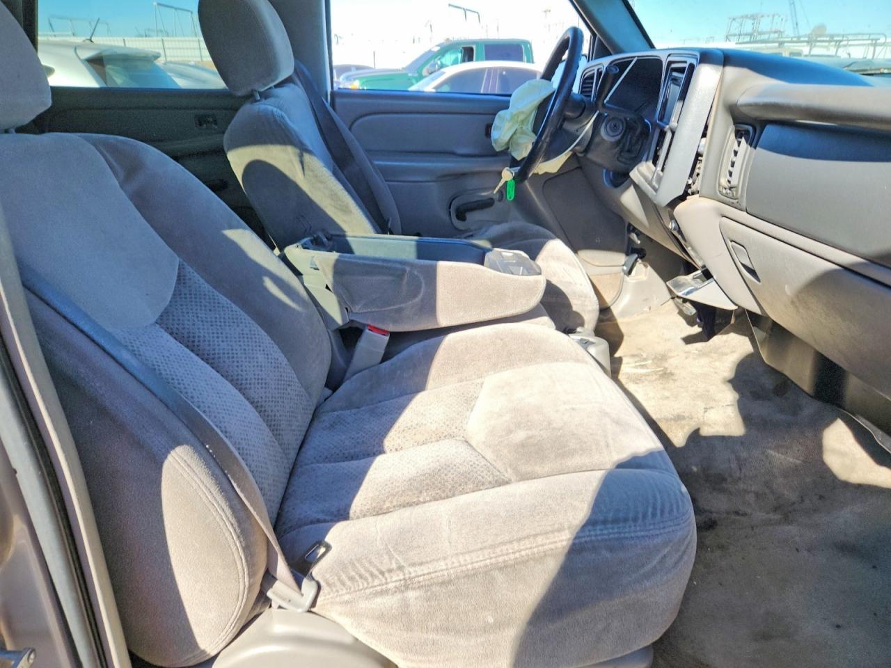 2004 Chevrolet Tahoe C1500 Gray vin: 1GNEC13TX4R312909