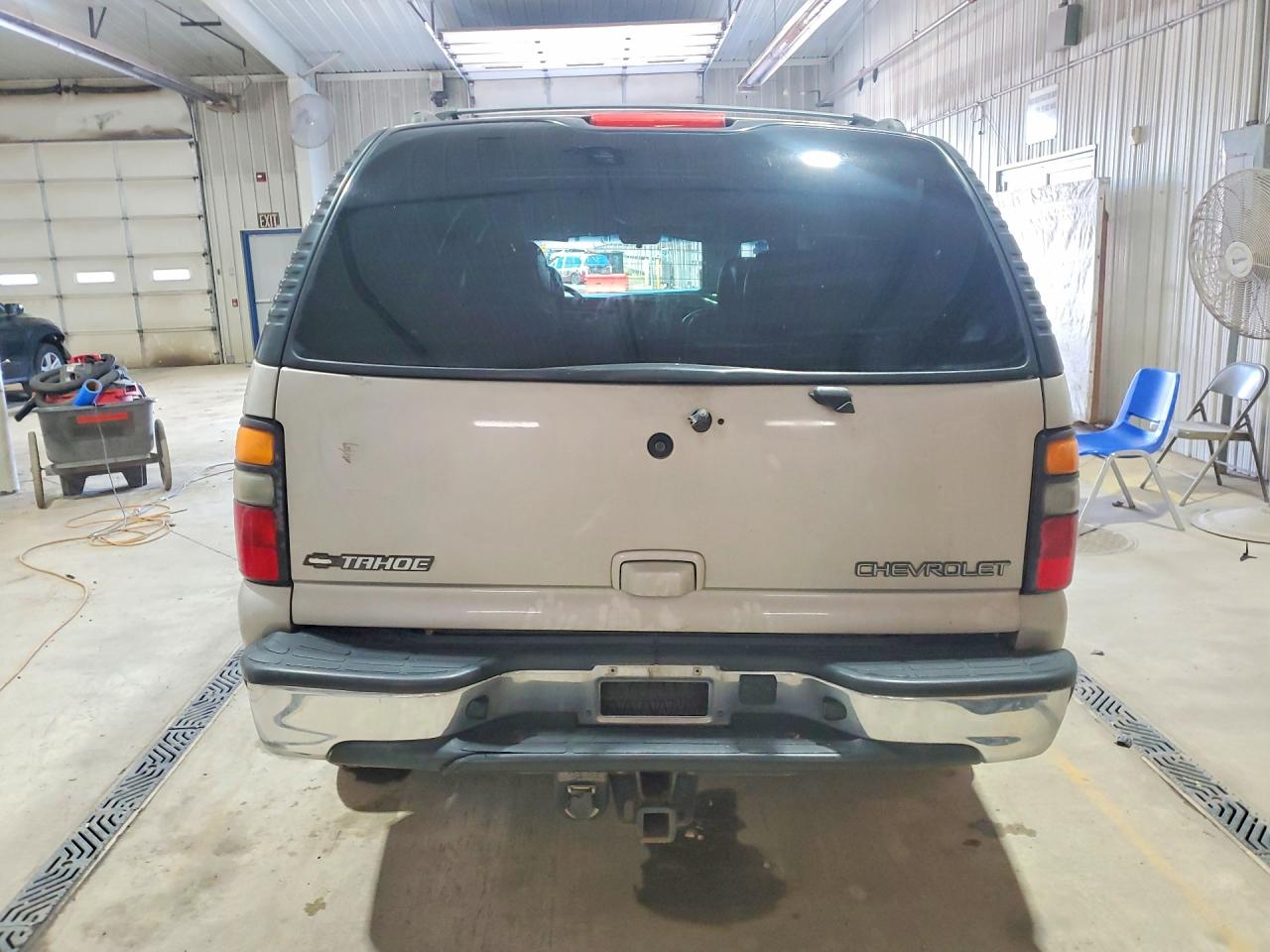 2005 Chevrolet Tahoe C1500 Beige vin: 1GNEC13TX5J177611