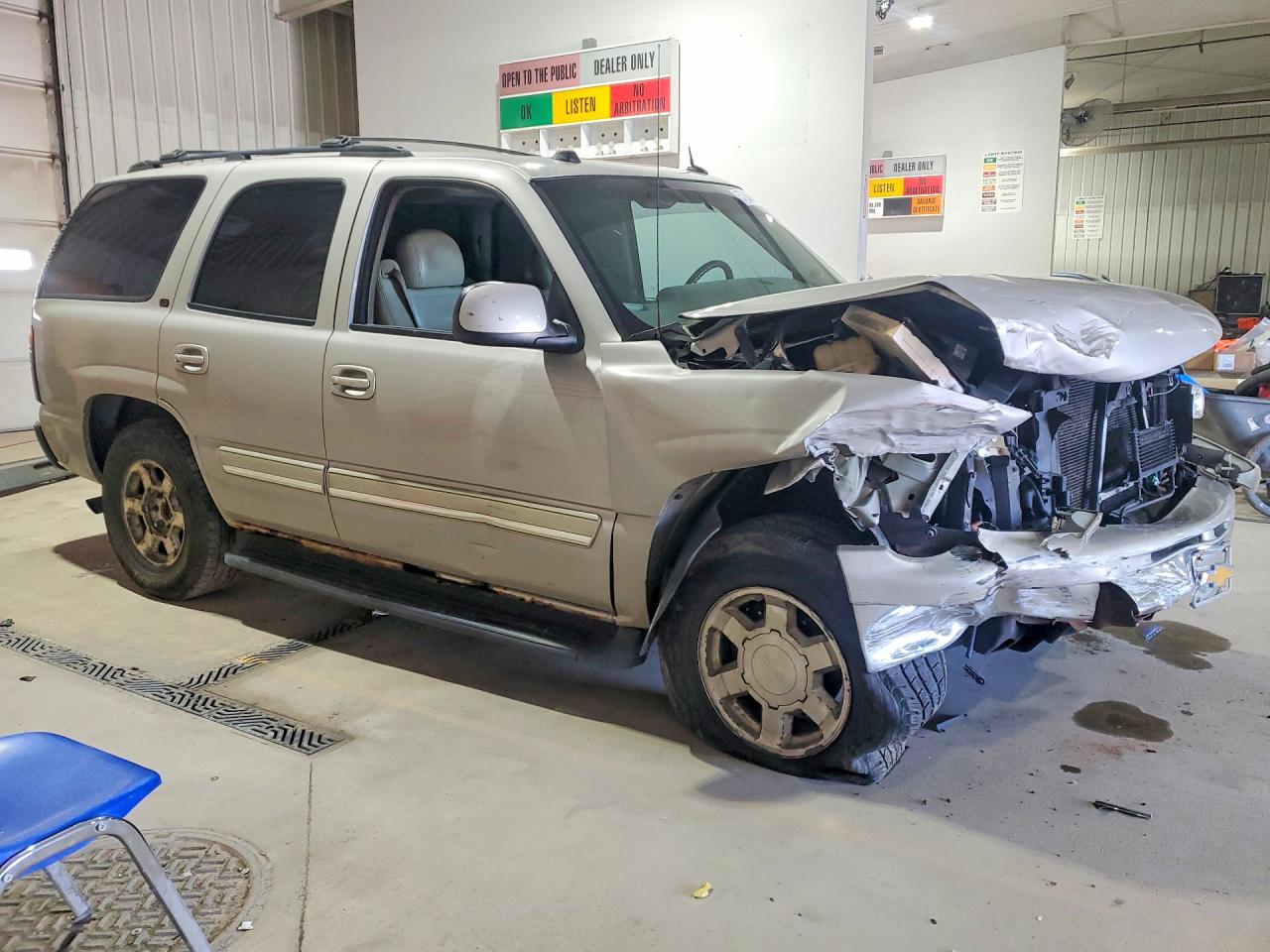 2005 Chevrolet Tahoe C1500 Beige vin: 1GNEC13TX5J177611
