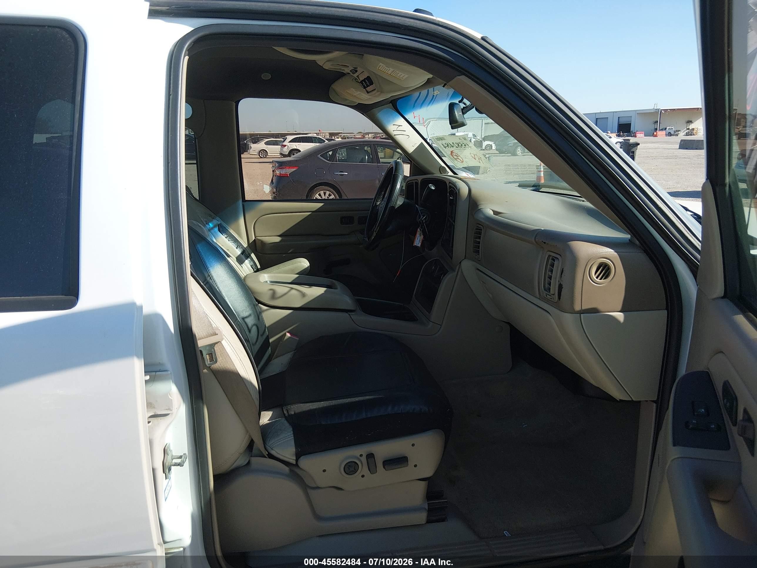 2005 Chevrolet Tahoe Lt White vin: 1GNEC13TX5R169963
