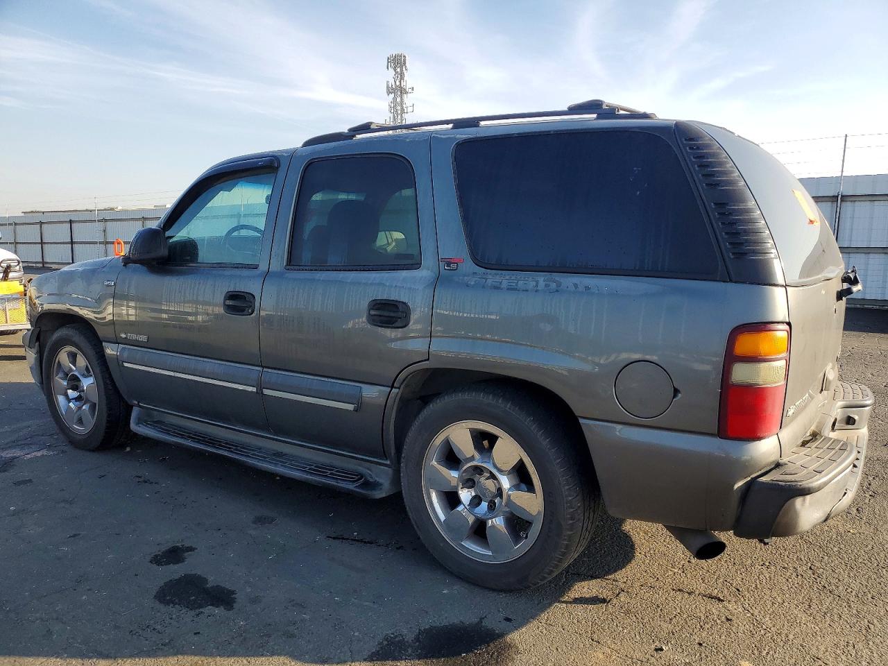 2002 Chevrolet Tahoe C1500 Серый vin: 1GNEC13V02J159616