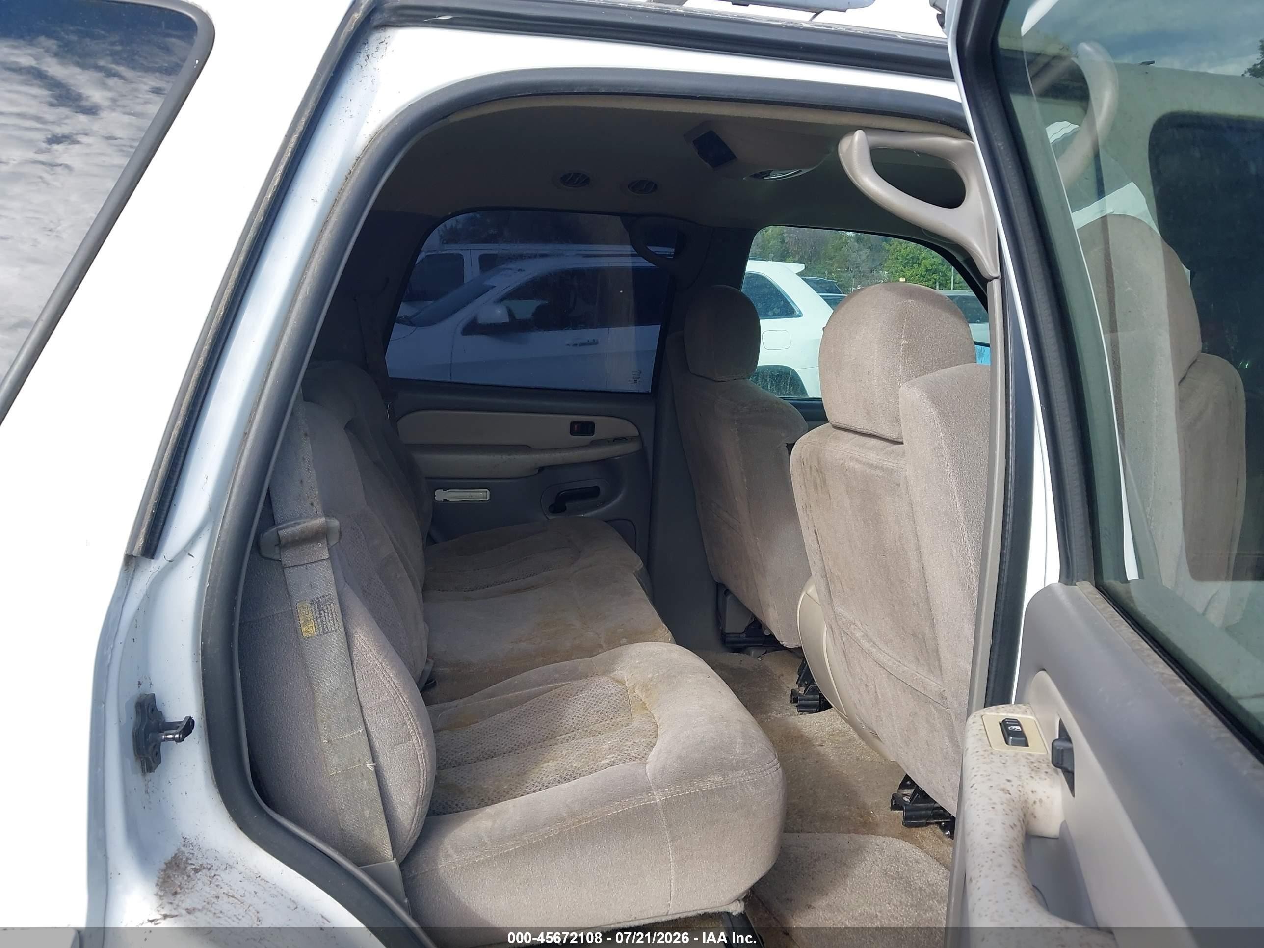 2002 Chevrolet Tahoe Ls White vin: 1GNEC13V02J335340