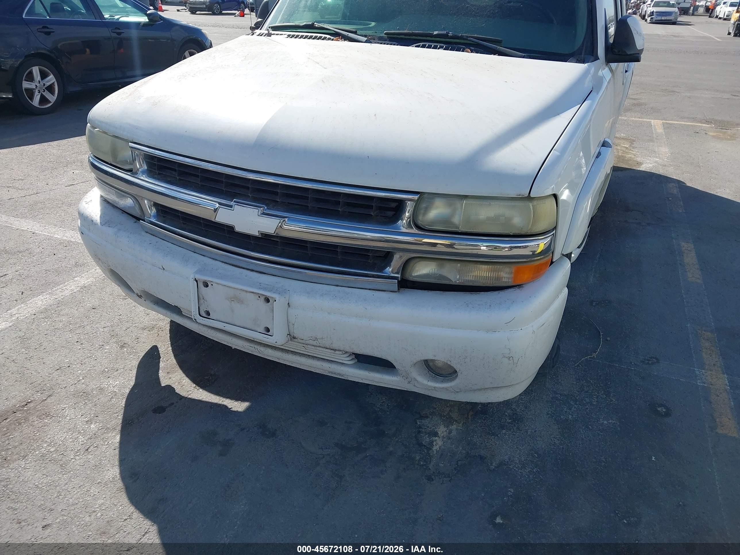 2002 Chevrolet Tahoe Ls White vin: 1GNEC13V02J335340