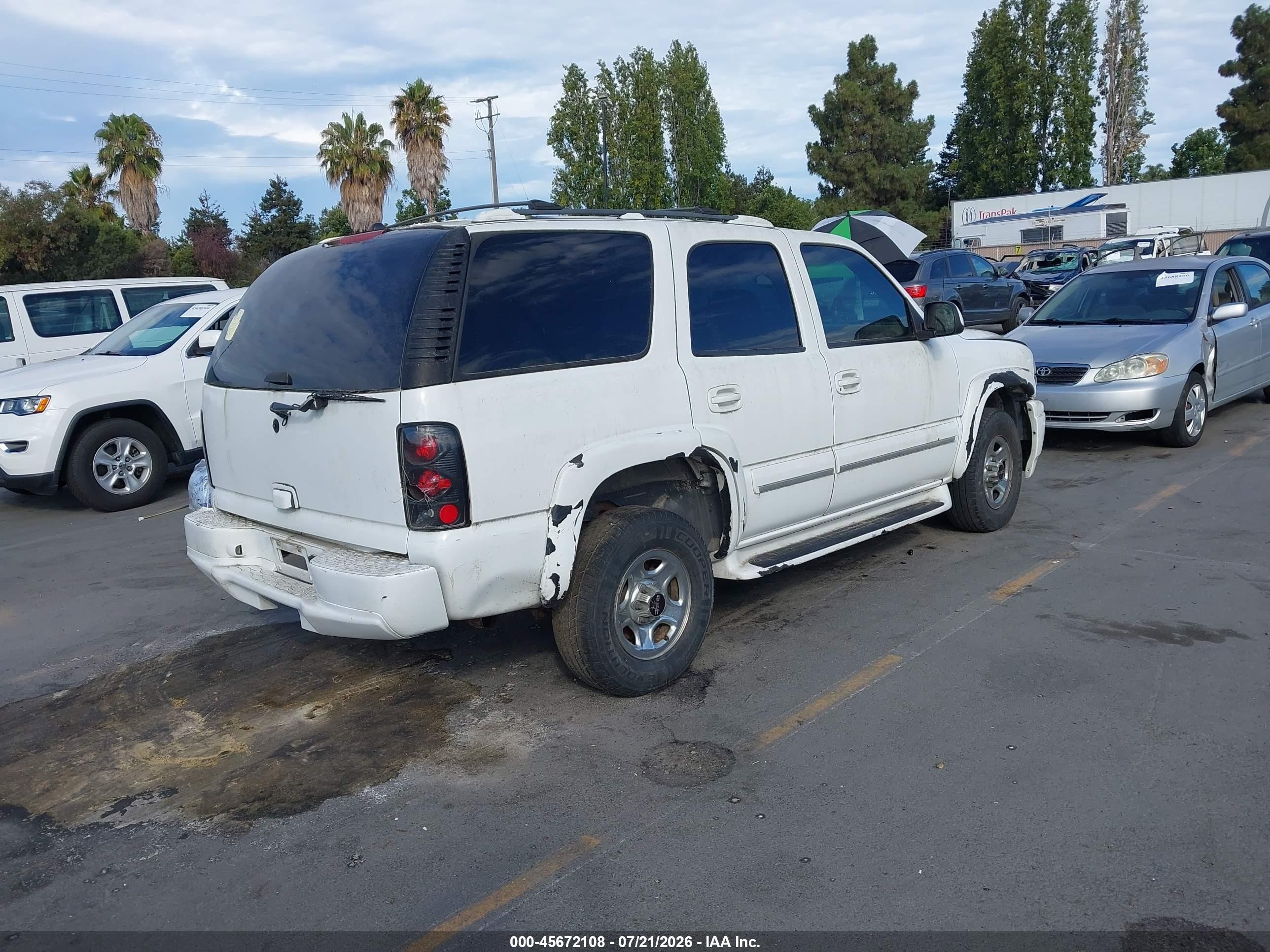 2002 Chevrolet Tahoe Ls White vin: 1GNEC13V02J335340