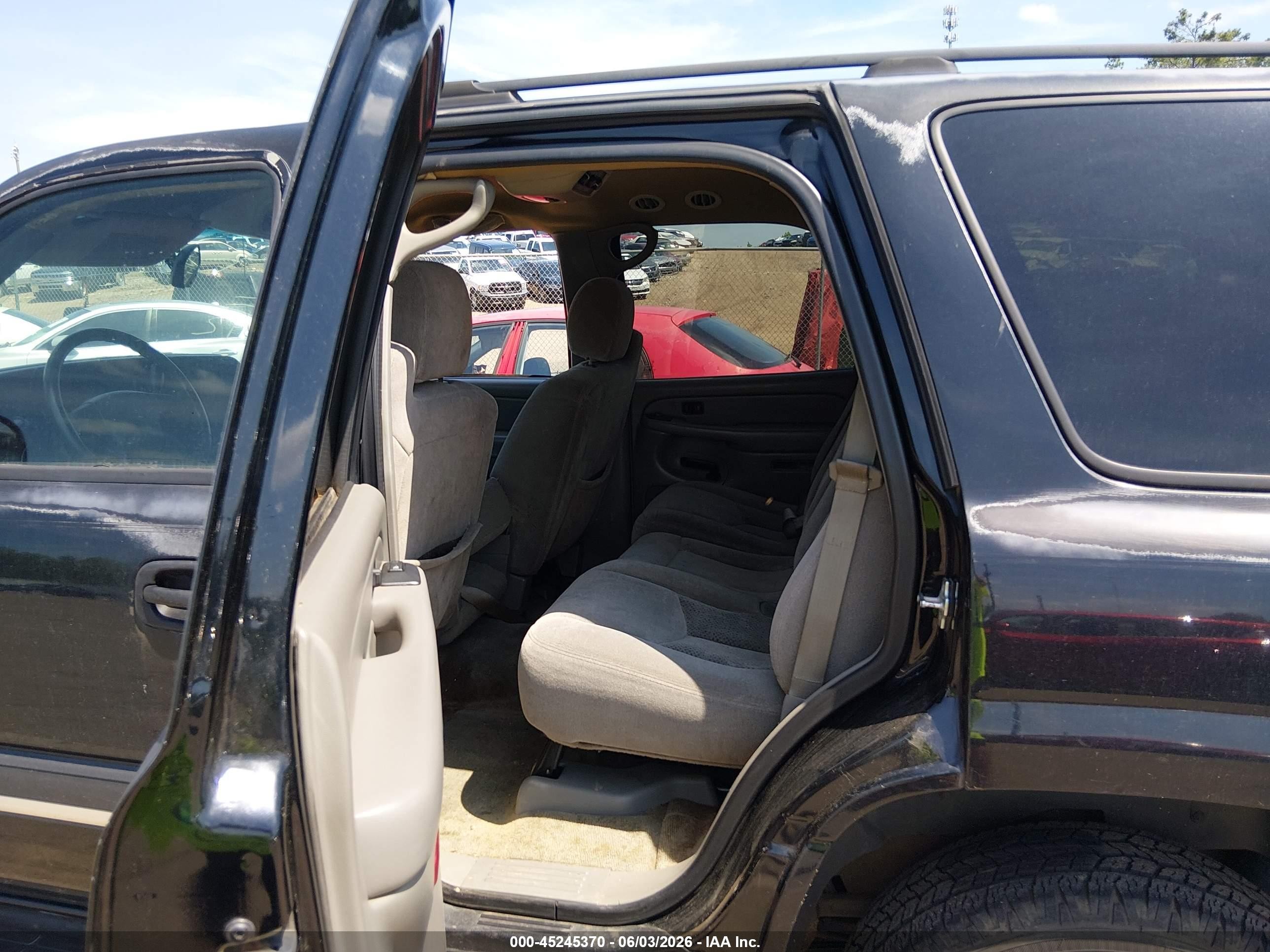 2004 Chevrolet Tahoe Ls Black vin: 1GNEC13V04J277328
