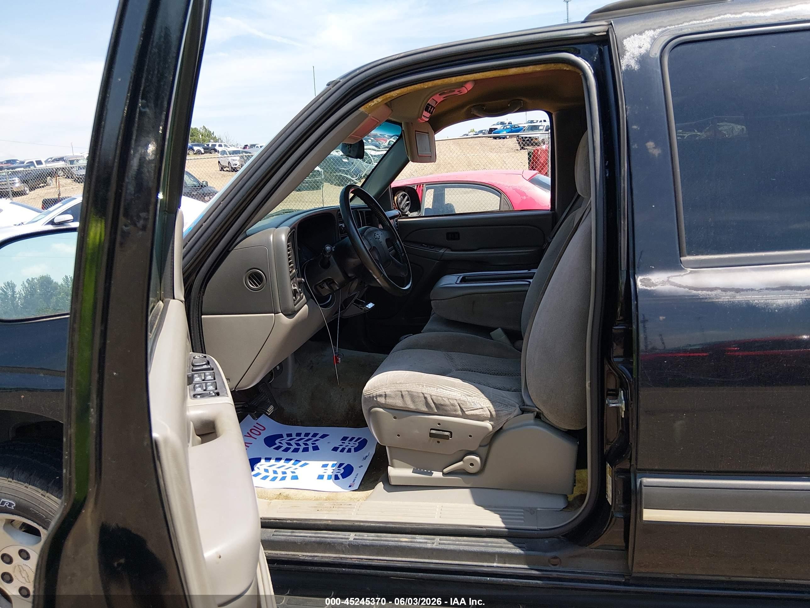 2004 Chevrolet Tahoe Ls Black vin: 1GNEC13V04J277328