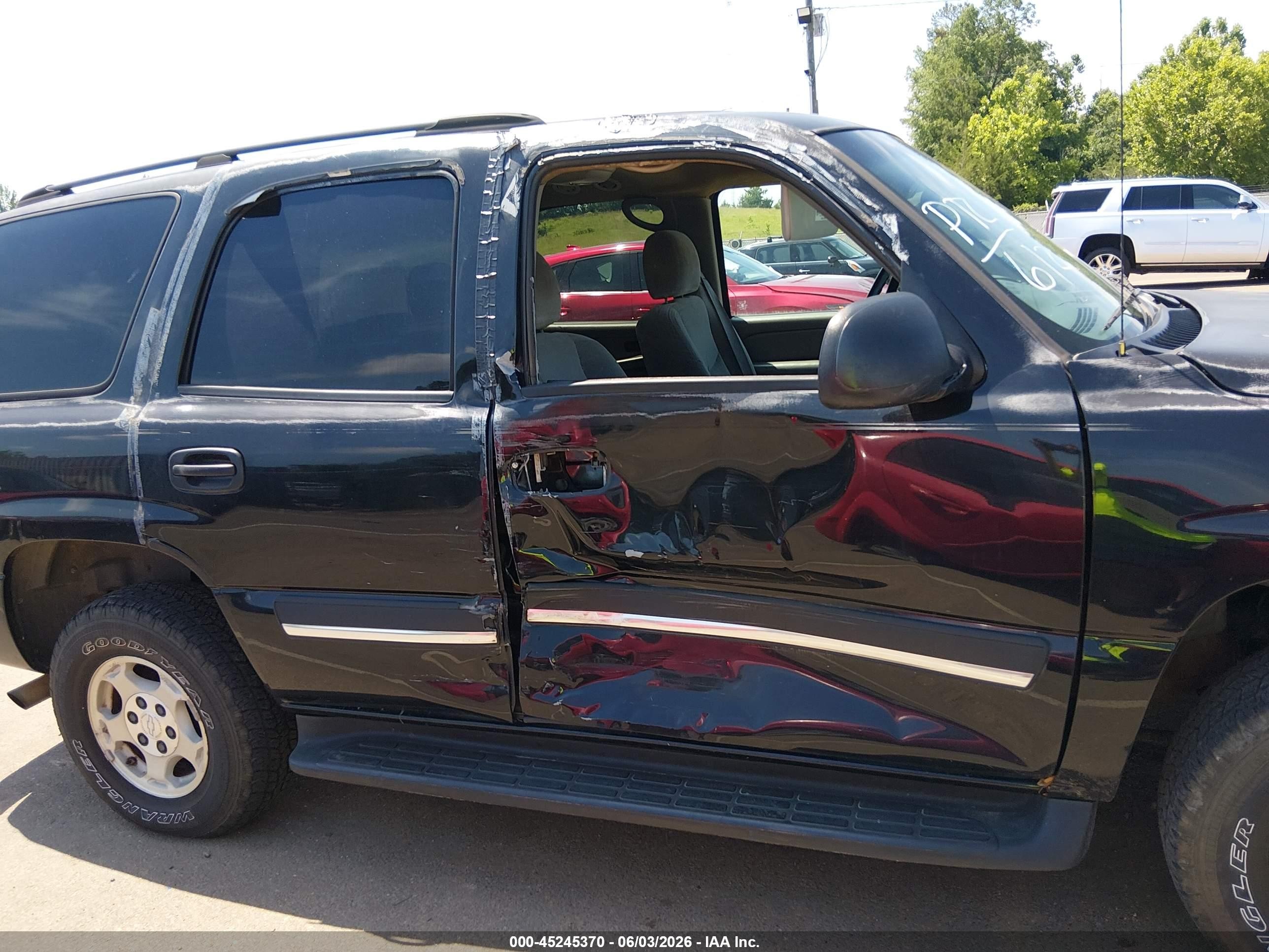 2004 Chevrolet Tahoe Ls Black vin: 1GNEC13V04J277328