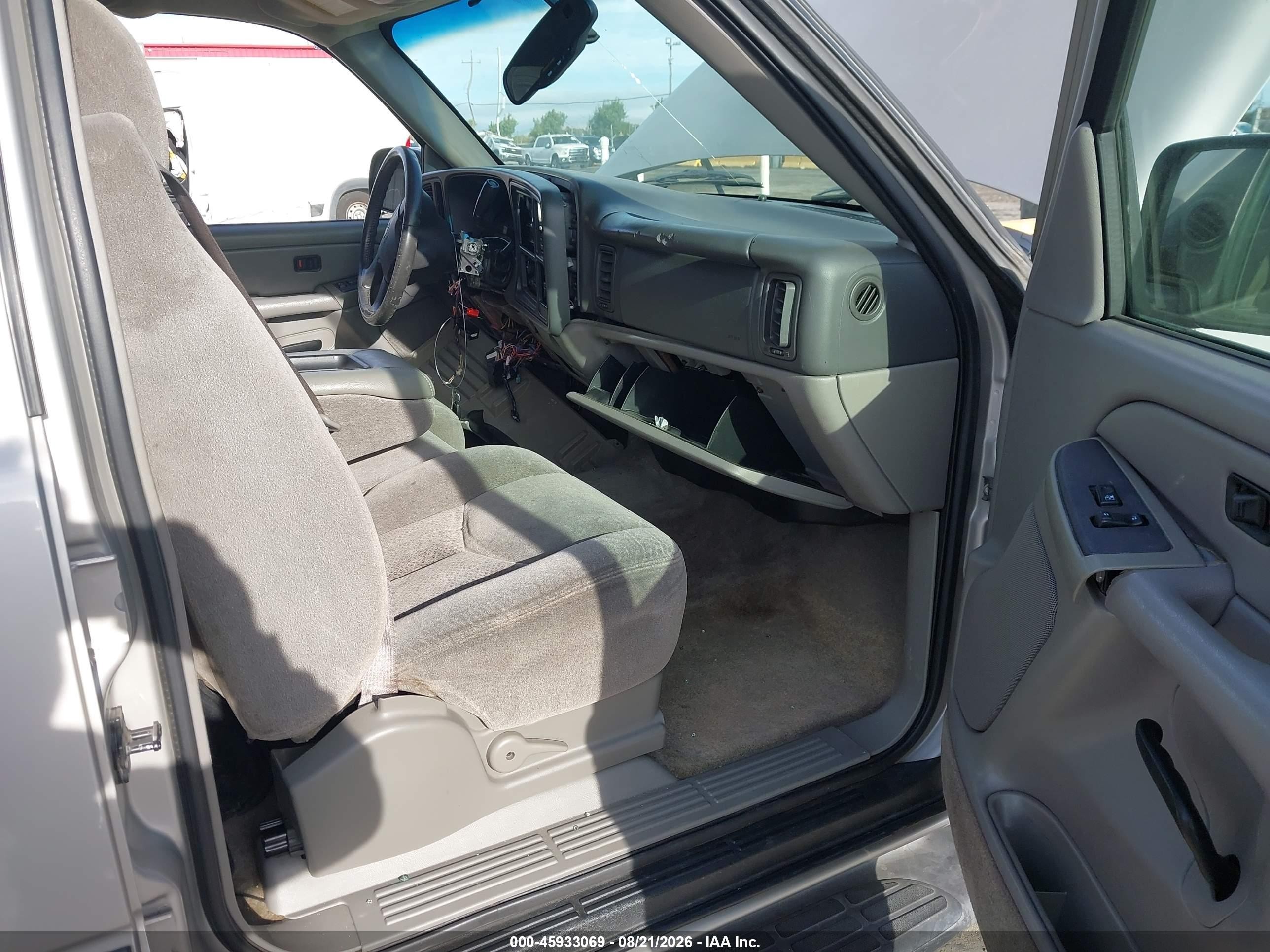 2004 Chevrolet Tahoe Ls Gray vin: 1GNEC13V24J120786