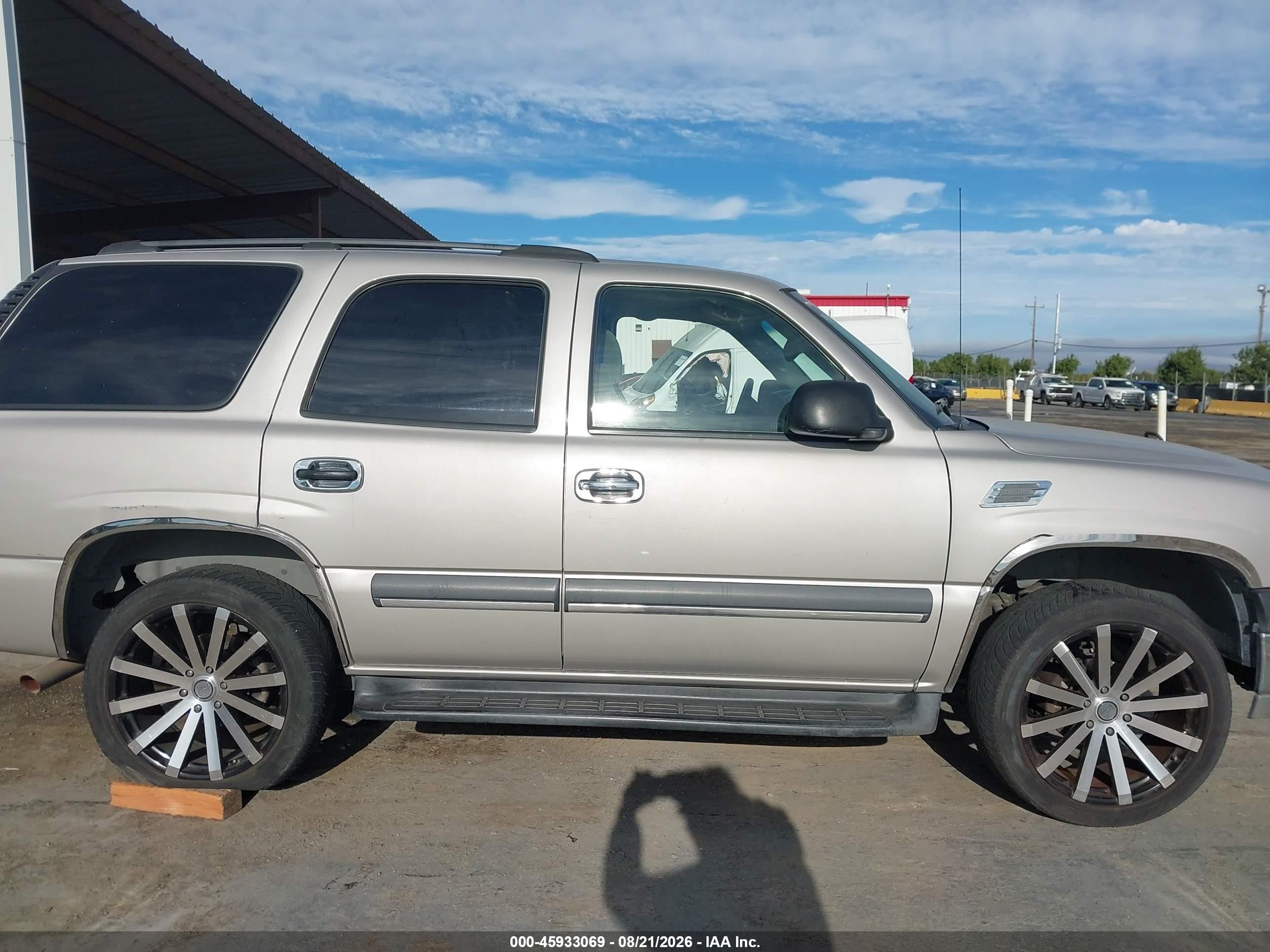 2004 Chevrolet Tahoe Ls Gray vin: 1GNEC13V24J120786