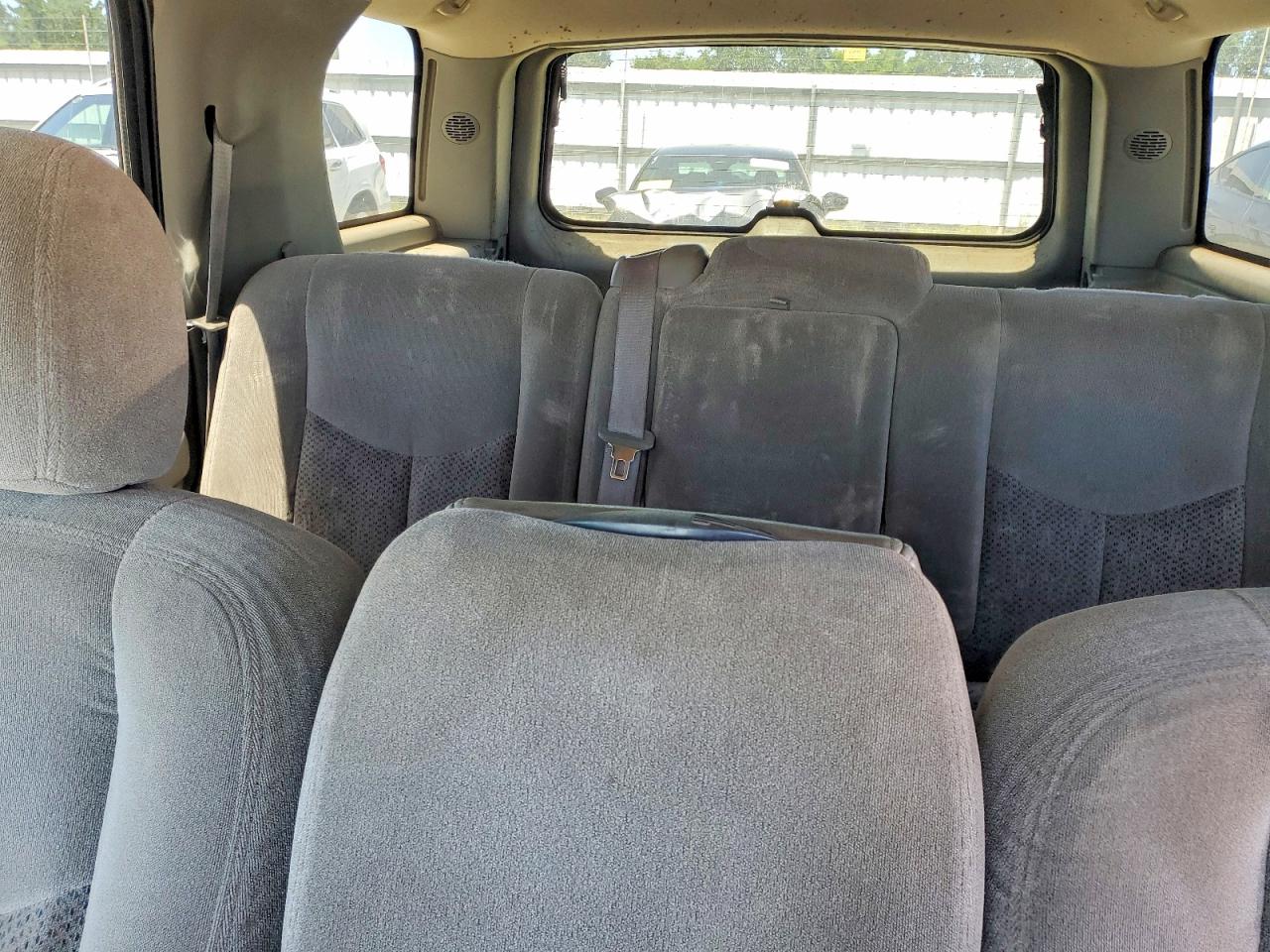 2004 Chevrolet Tahoe C1500 Charcoal vin: 1GNEC13V44J310072