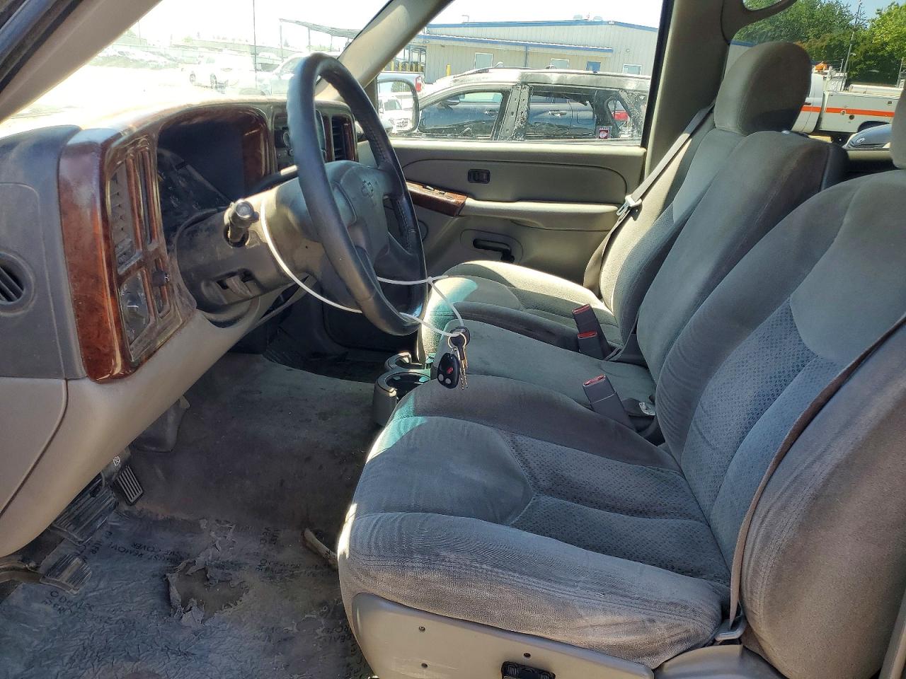 2004 Chevrolet Tahoe C1500 Charcoal vin: 1GNEC13V44J310072