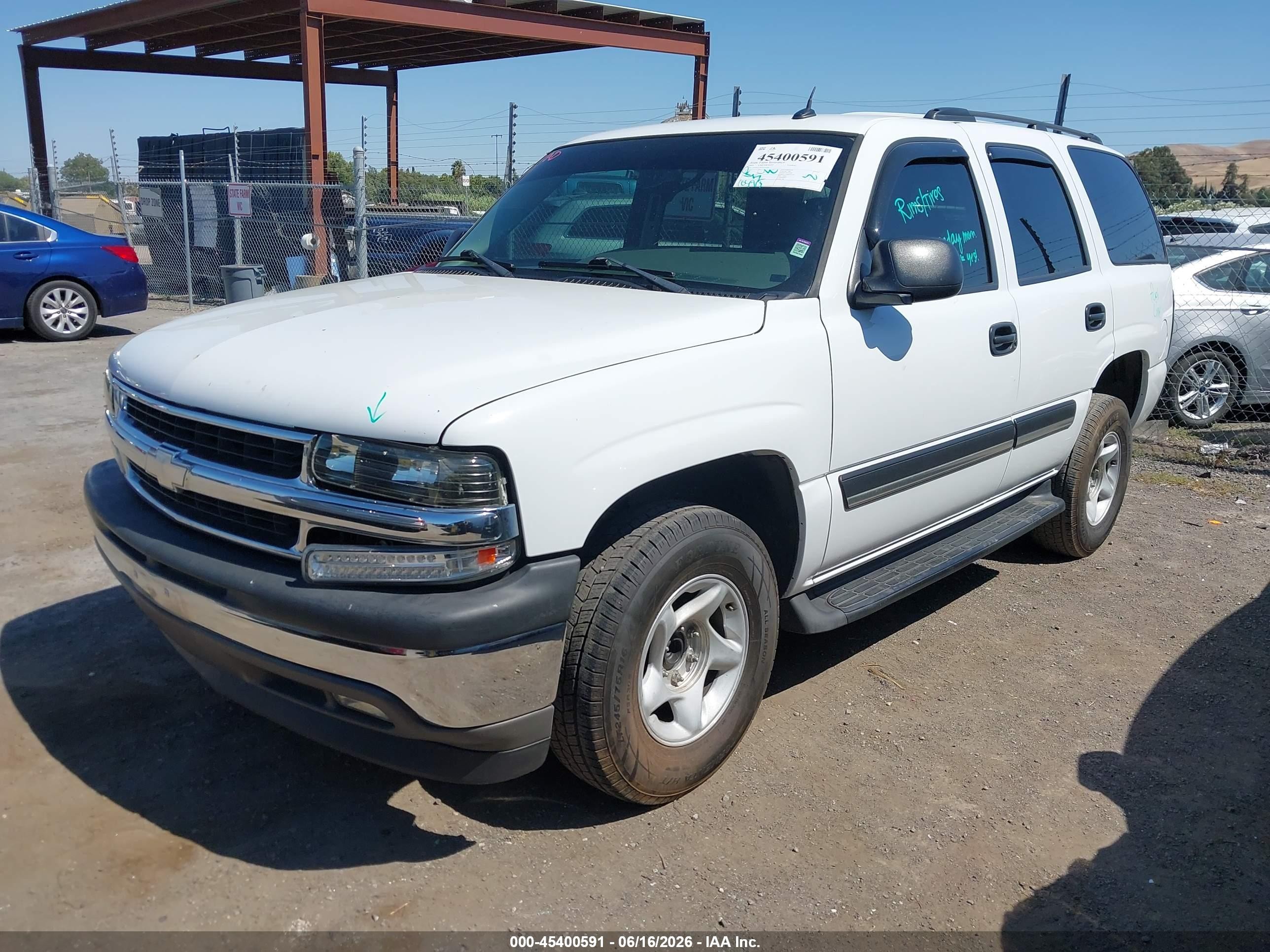 2005 Chevrolet Tahoe Ls White vin: 1GNEC13V45J243281
